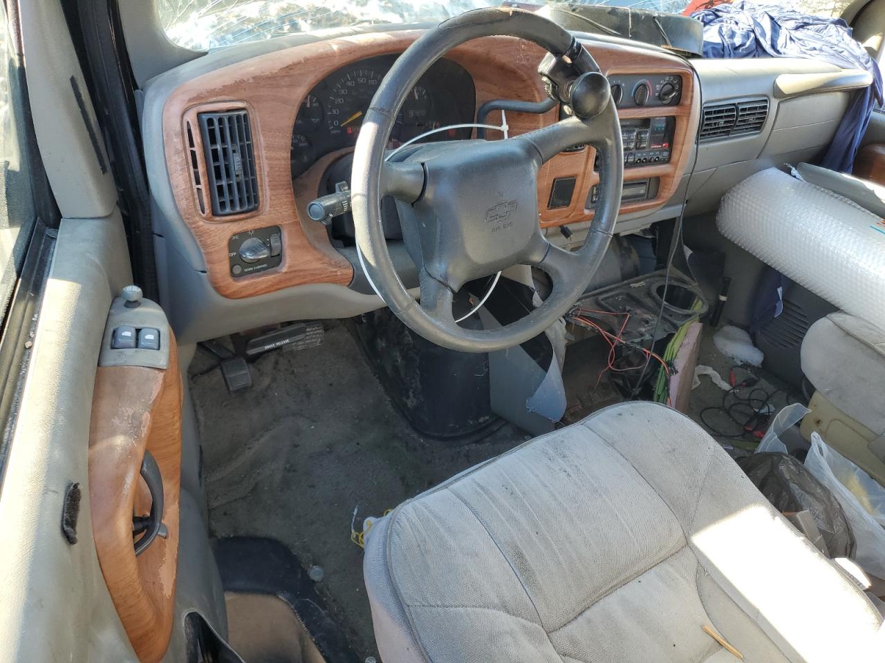 1999 Chevrolet Express - Image 8