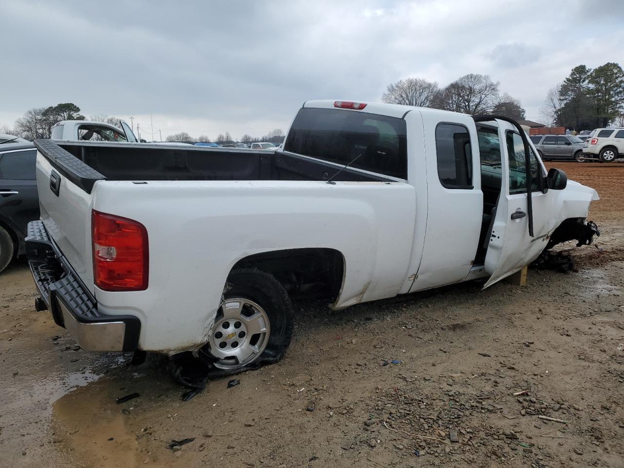 2009 Chevrolet Silverado - Image 3