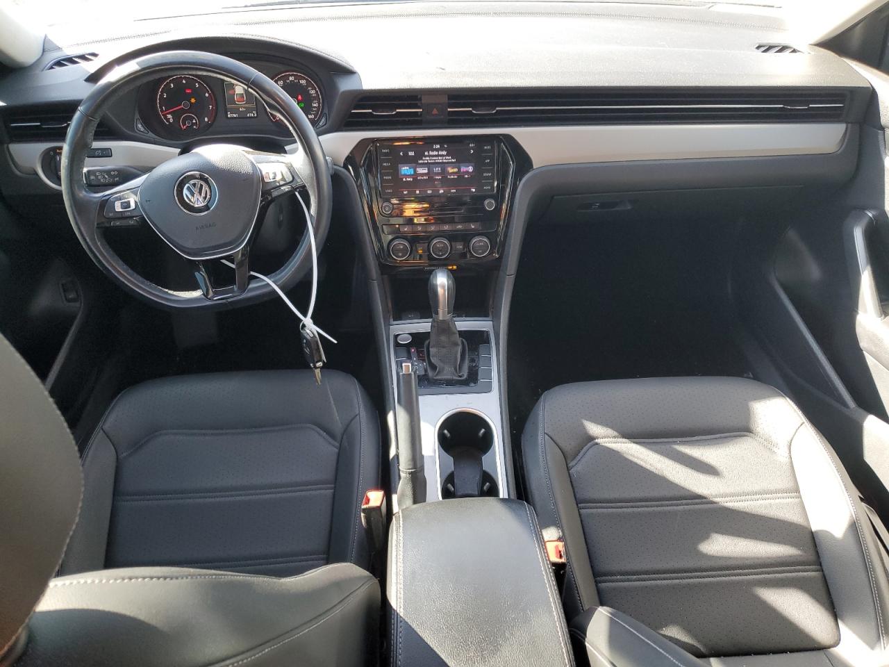 2020 Volkswagen Passat - Image 8
