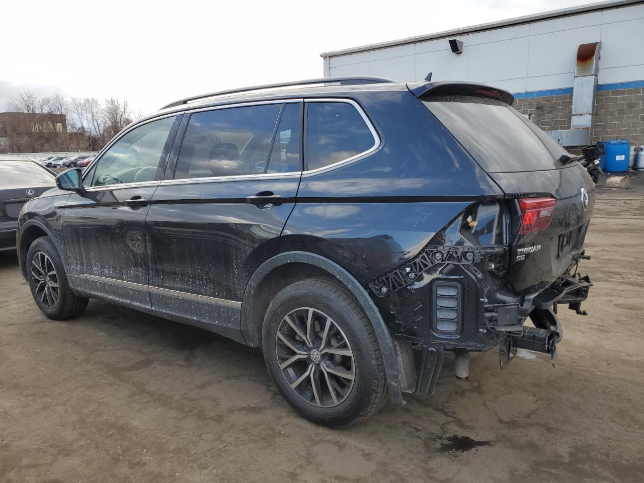 2021 Volkswagen Tiguan - Image 2
