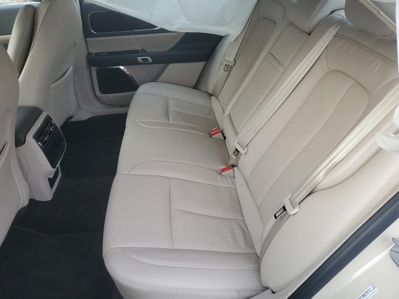 2018 Lincoln Continental - Image 10