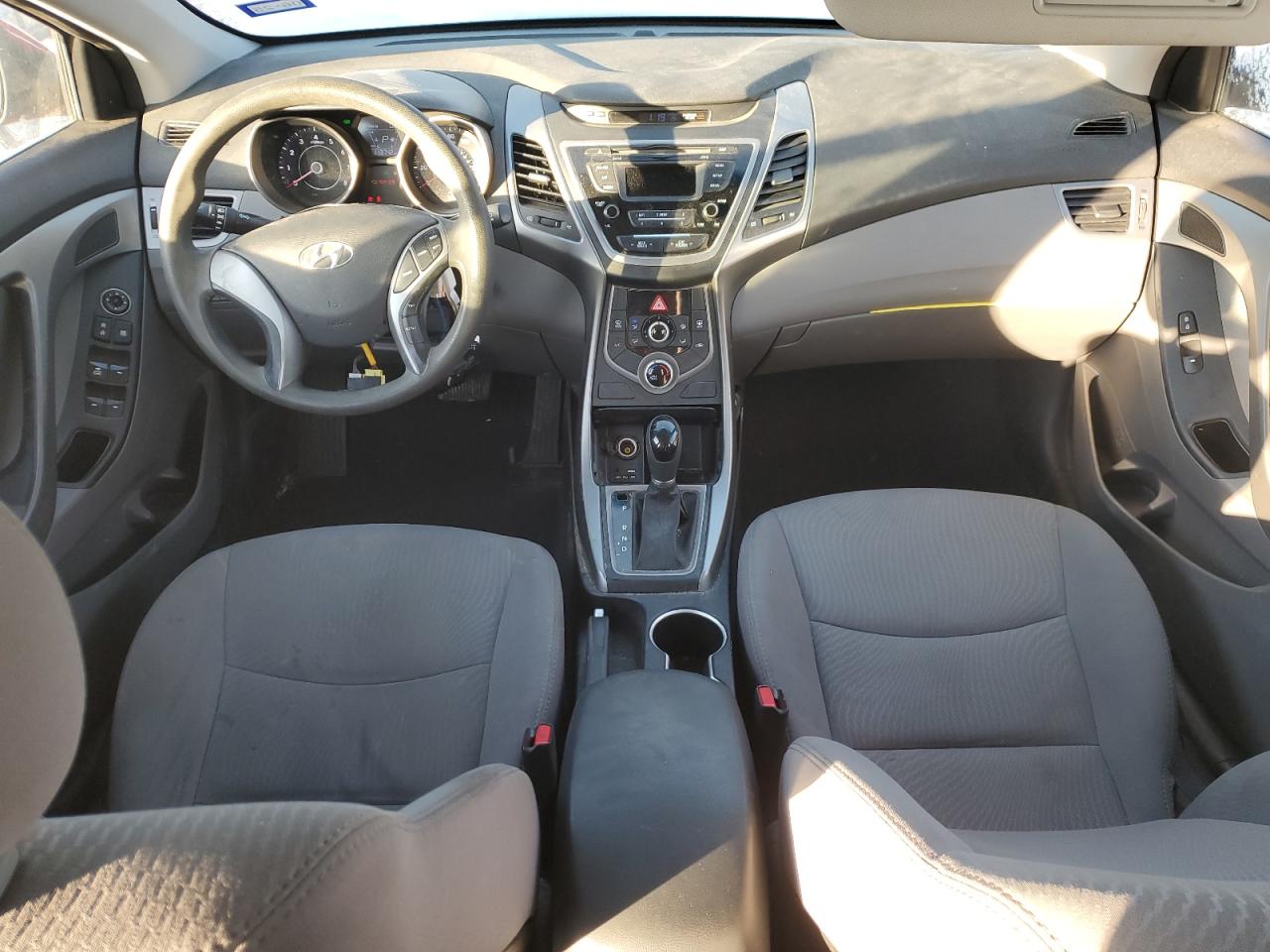 2016 Hyundai Elantra - Image 8