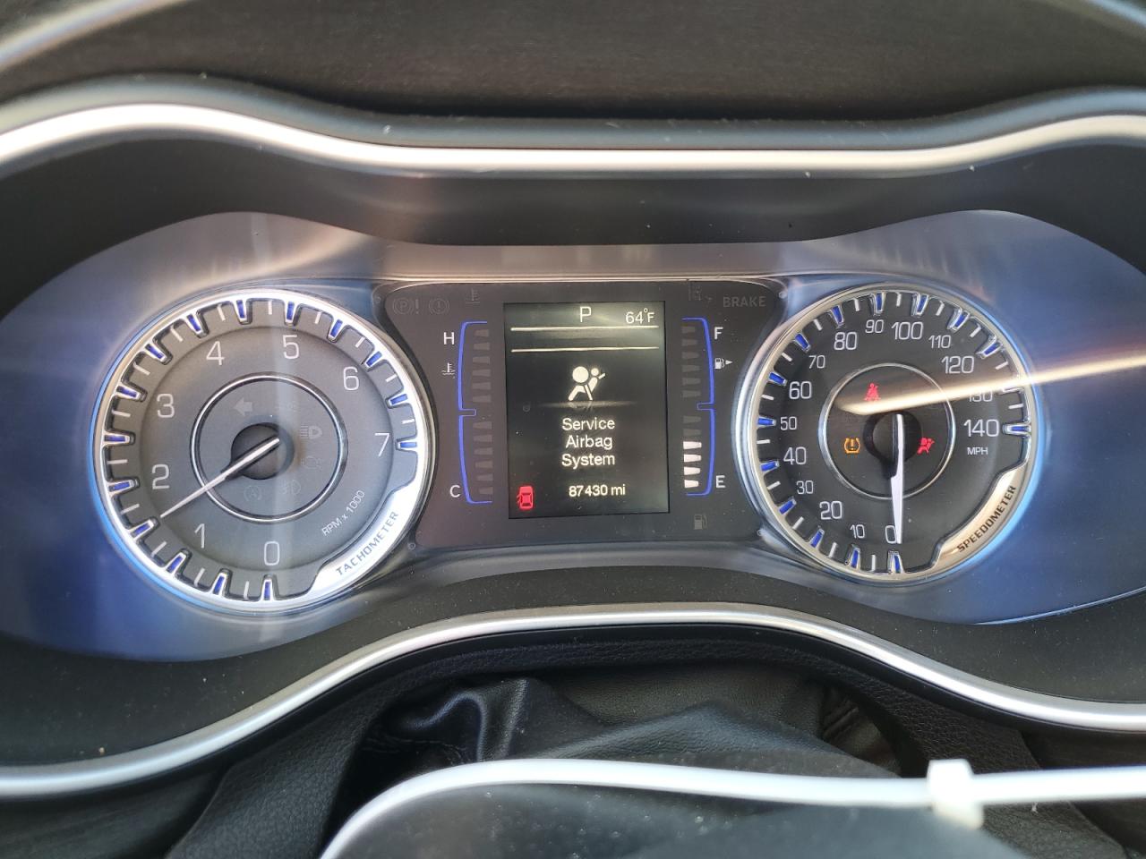 2015 Chrysler 200 - Image 9