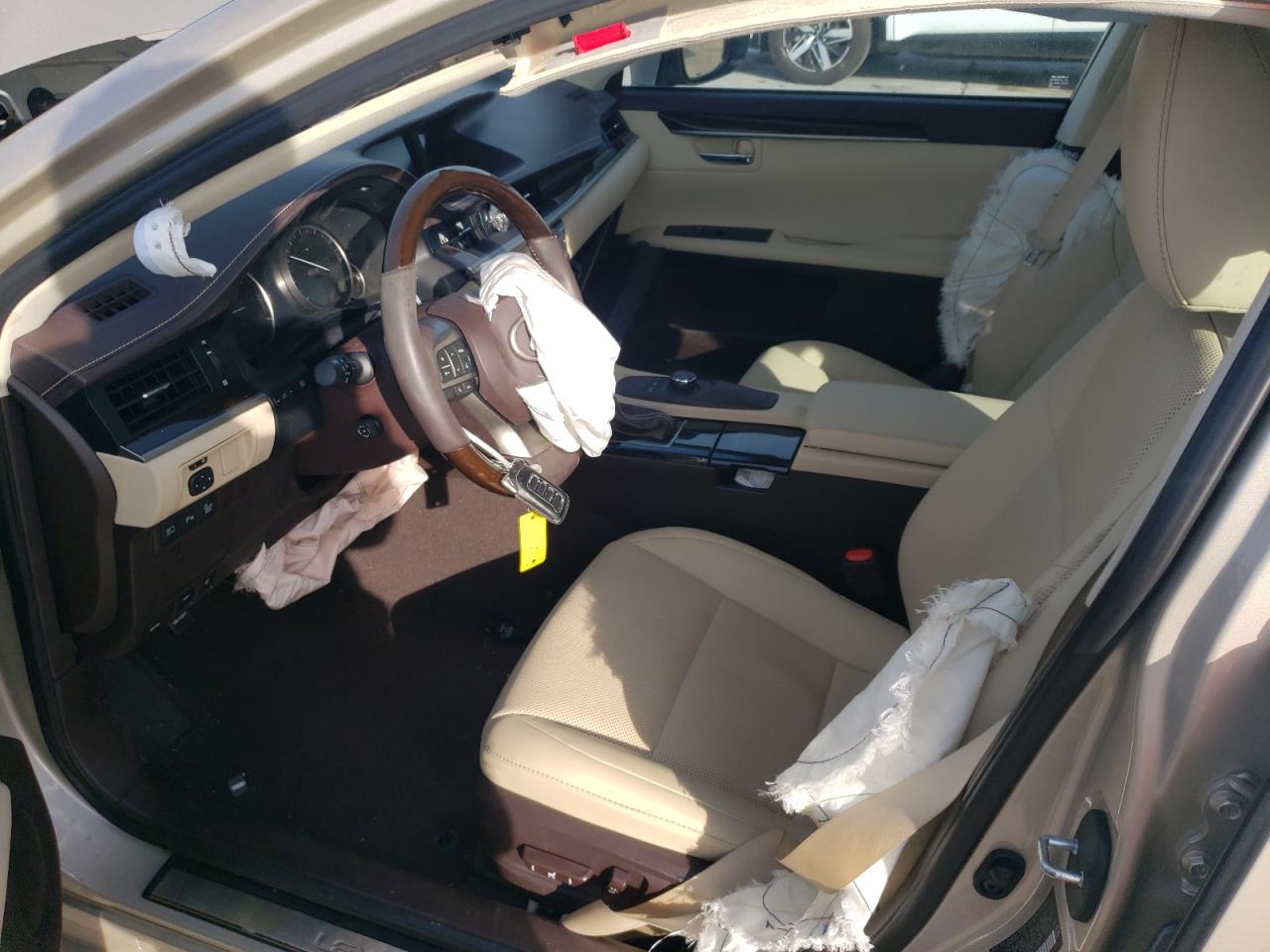 2016 Lexus ES - Image 7