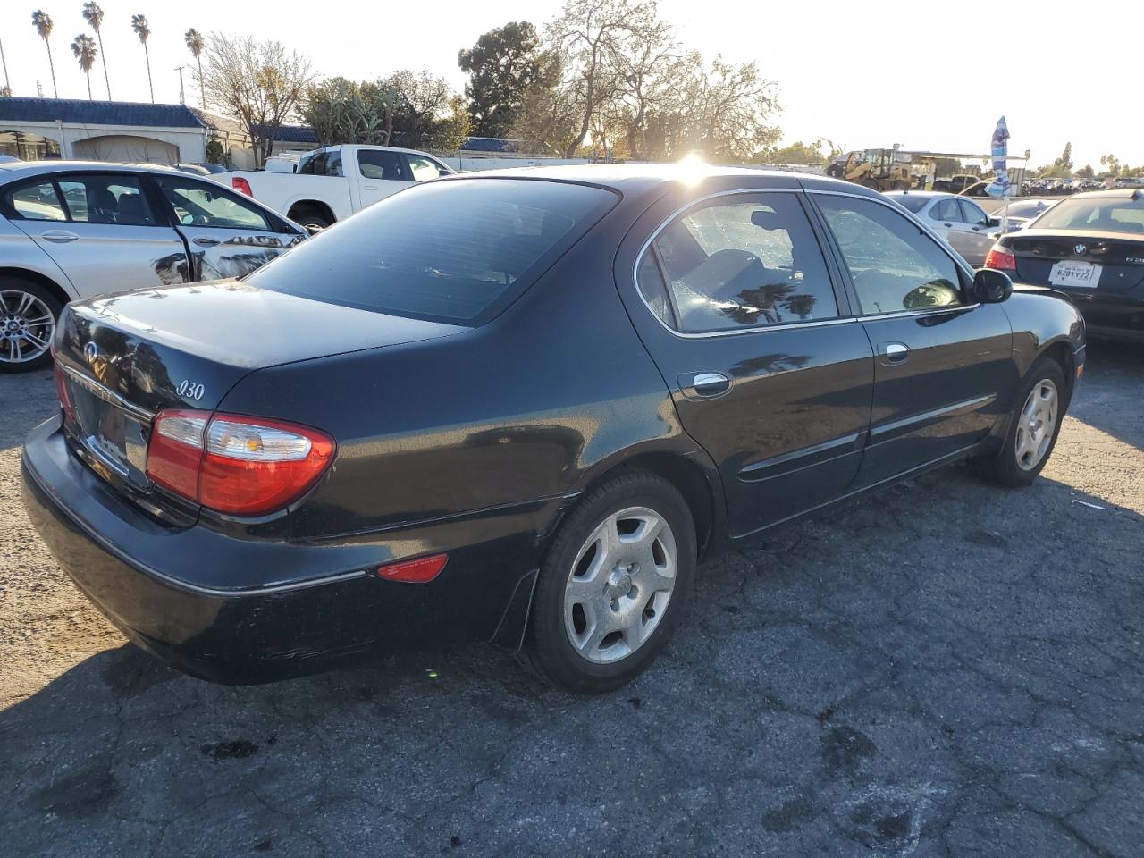 2001 Infiniti I - Image 3