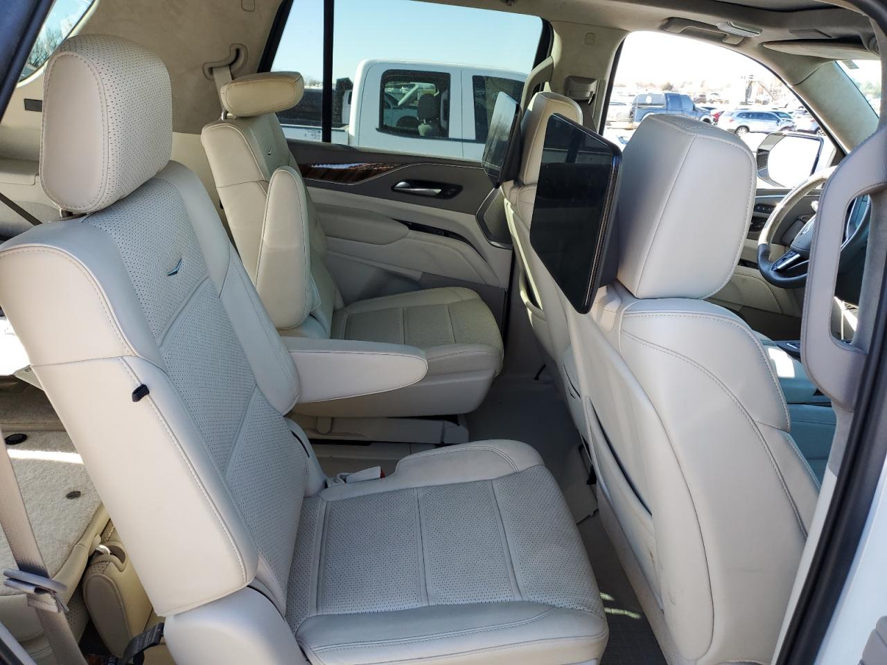 2021 Cadillac Escalade - Image 11