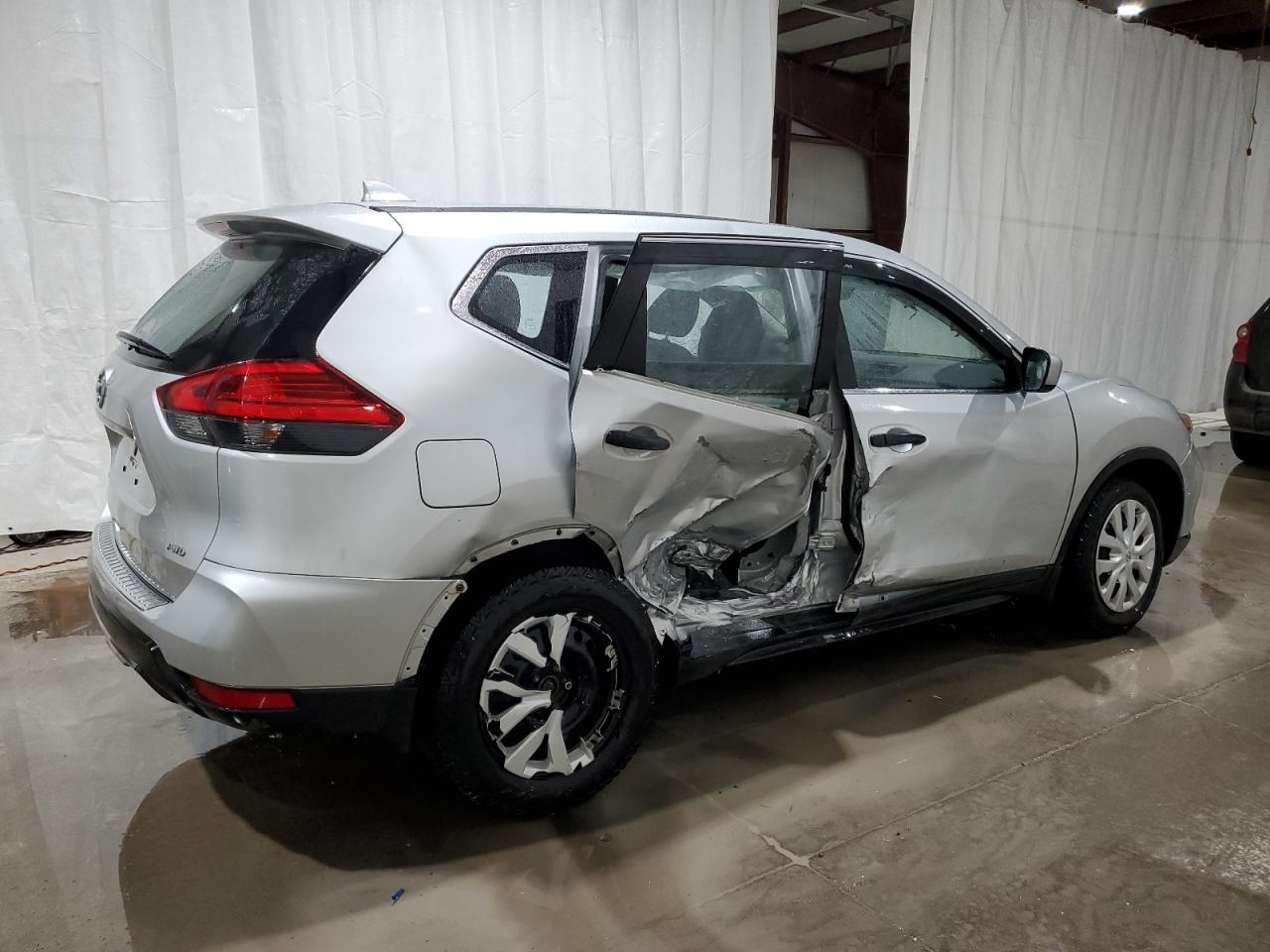 2017 Nissan Rogue - Image 3