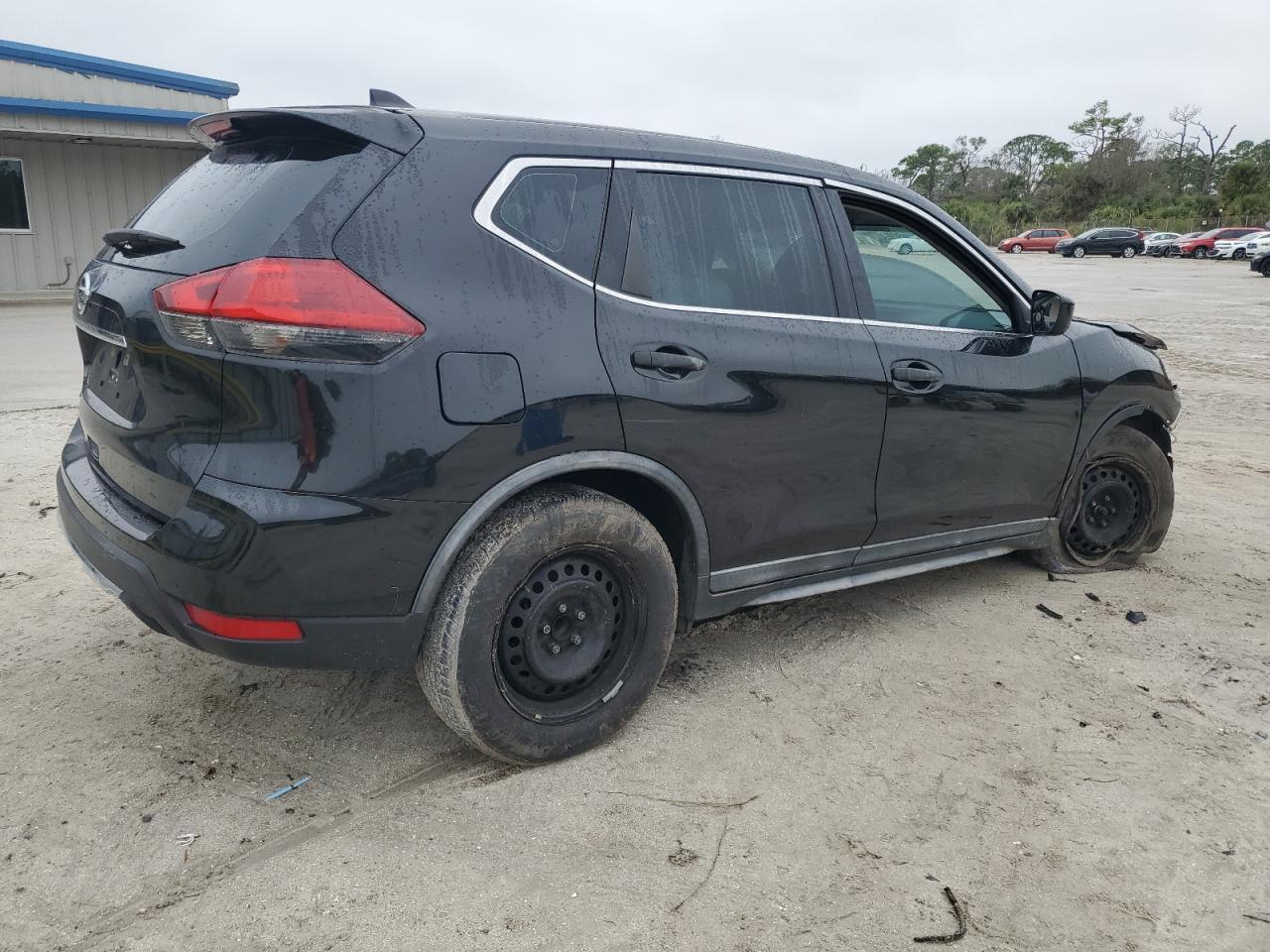 2018 Nissan Rogue - Image 3
