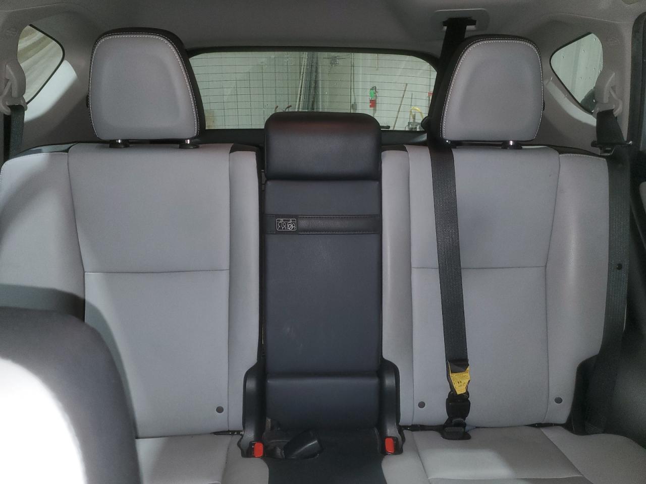 2017 Toyota RAV 4 - Image 10