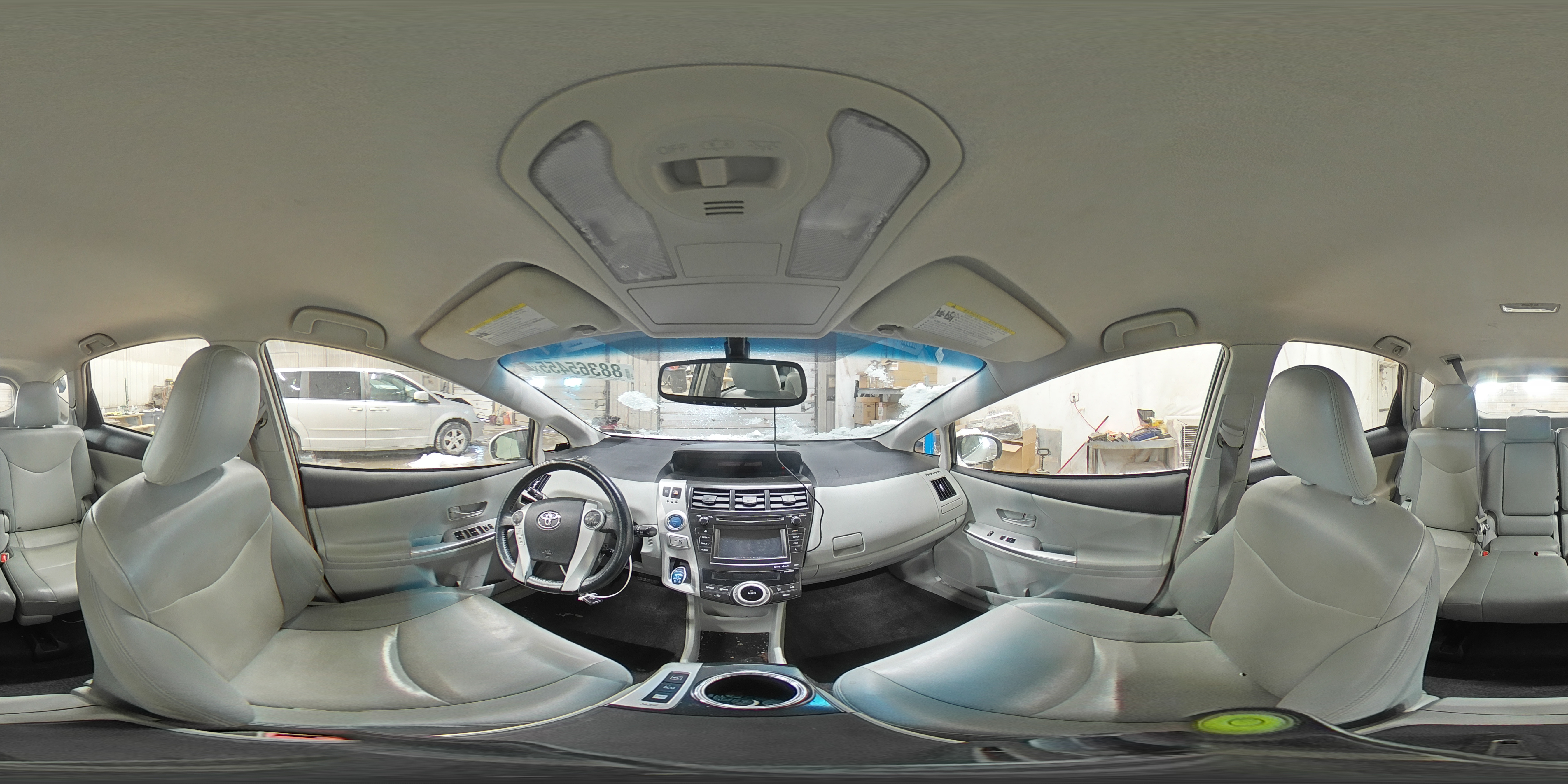 2013 Toyota Prius - Image 12