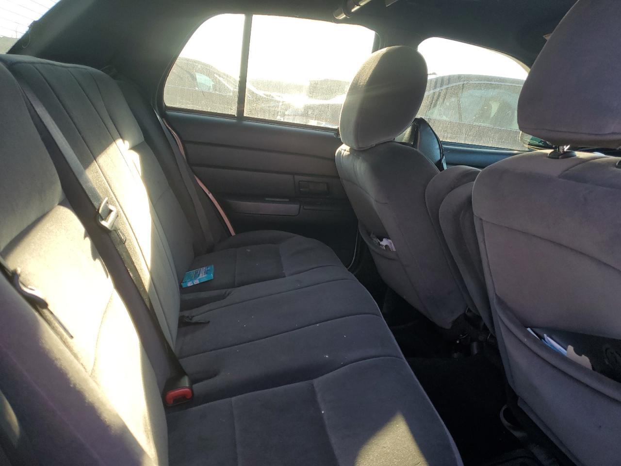 2011 Ford Crown Victoria - Image 10