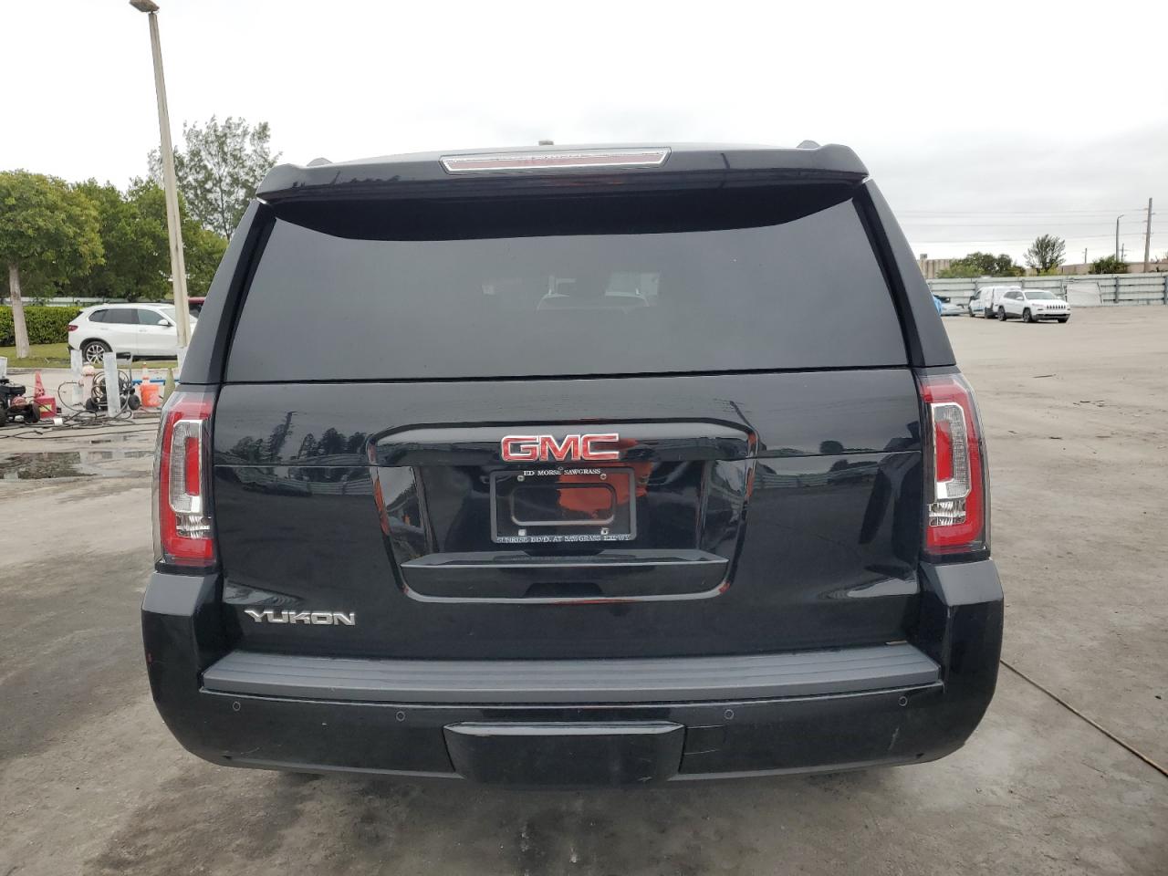 2015 GMC Yukon - Image 6