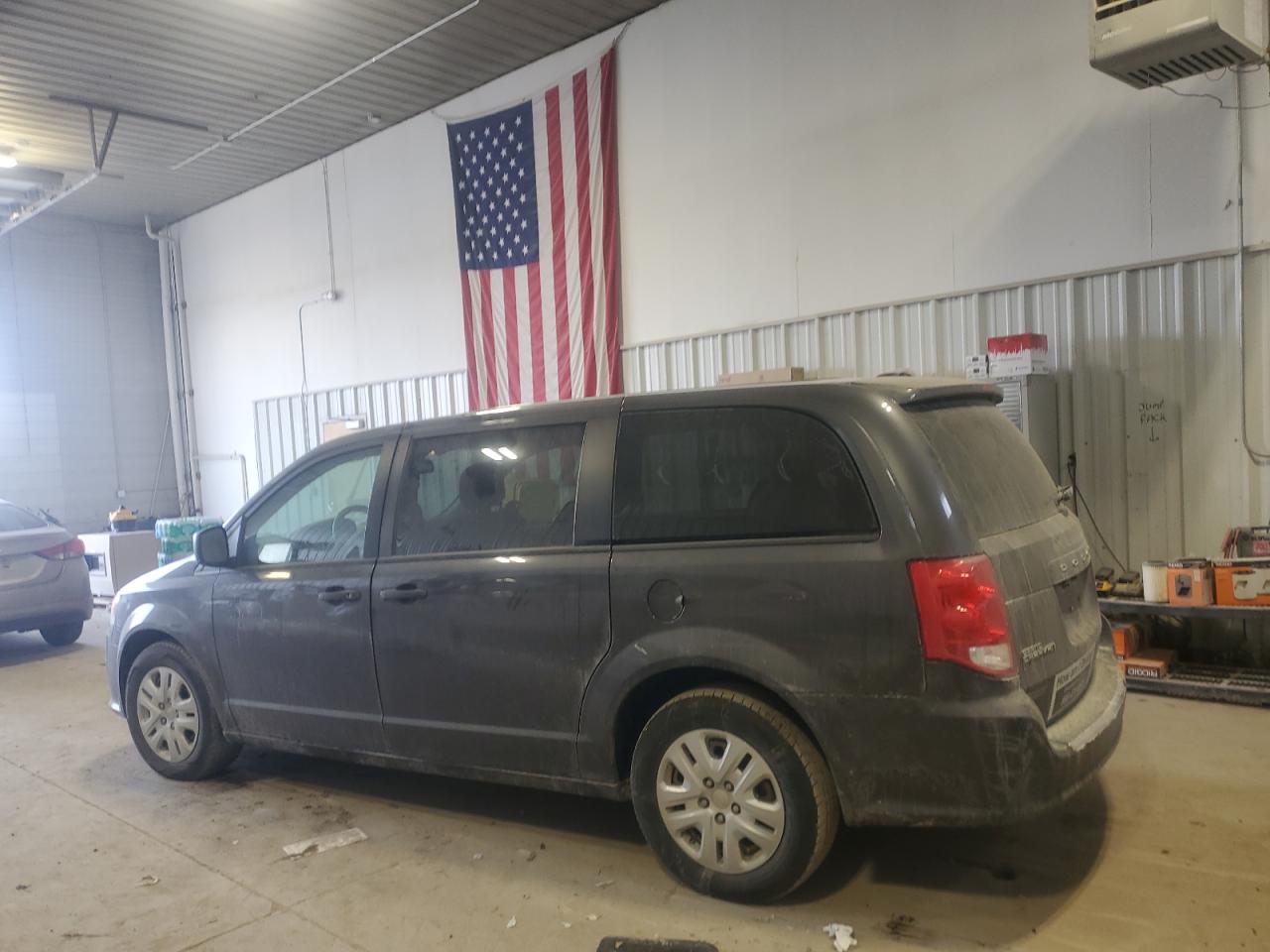 2020 Dodge Caravan - Image 2