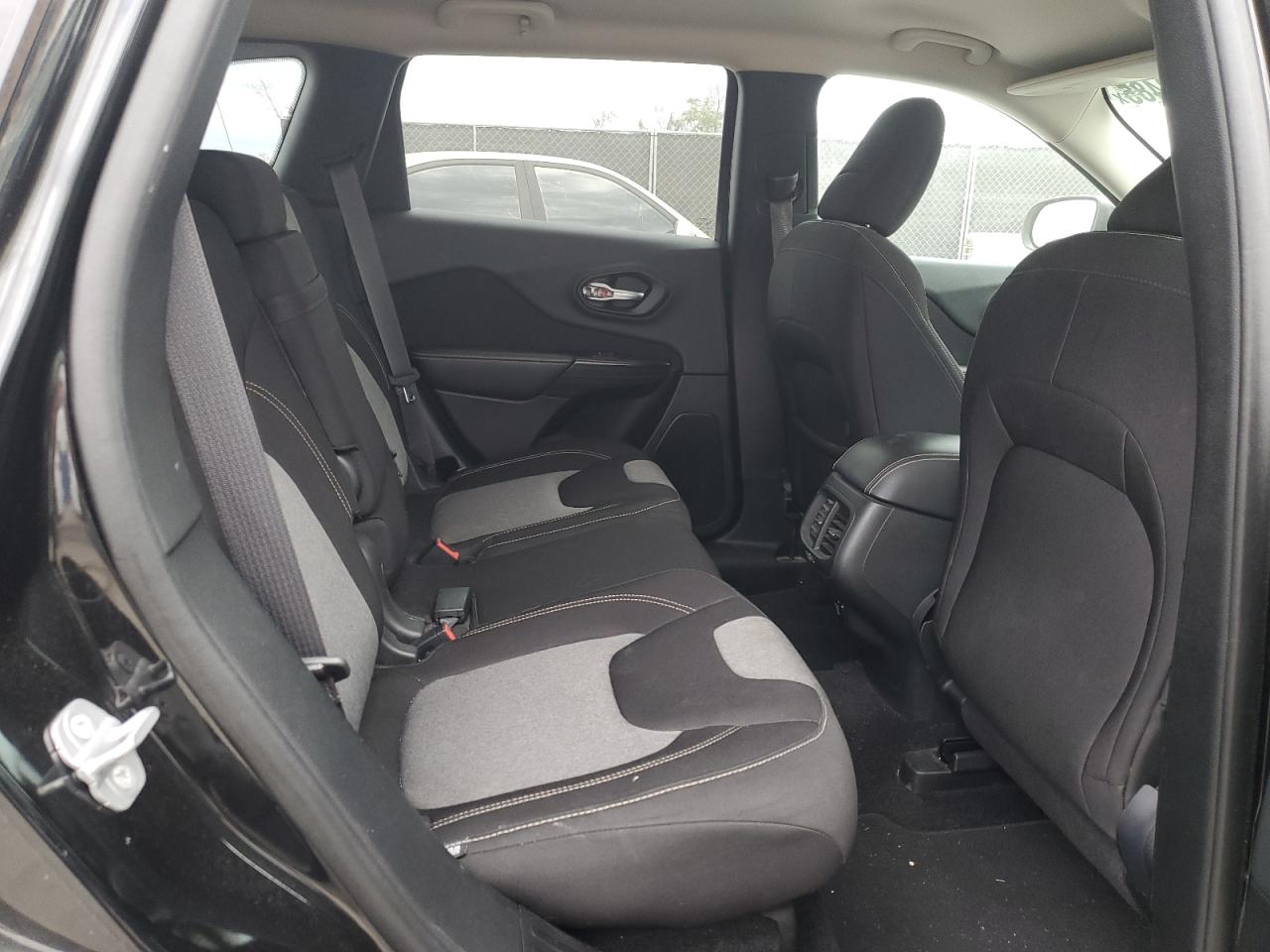 2014 Jeep Grand Cherokee - Image 11