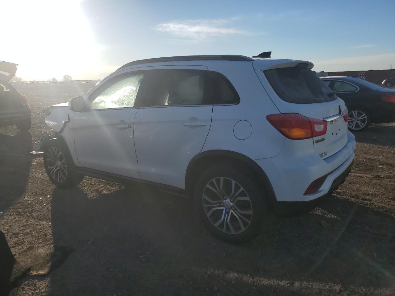 2018 Mitsubishi Outlander - Image 2