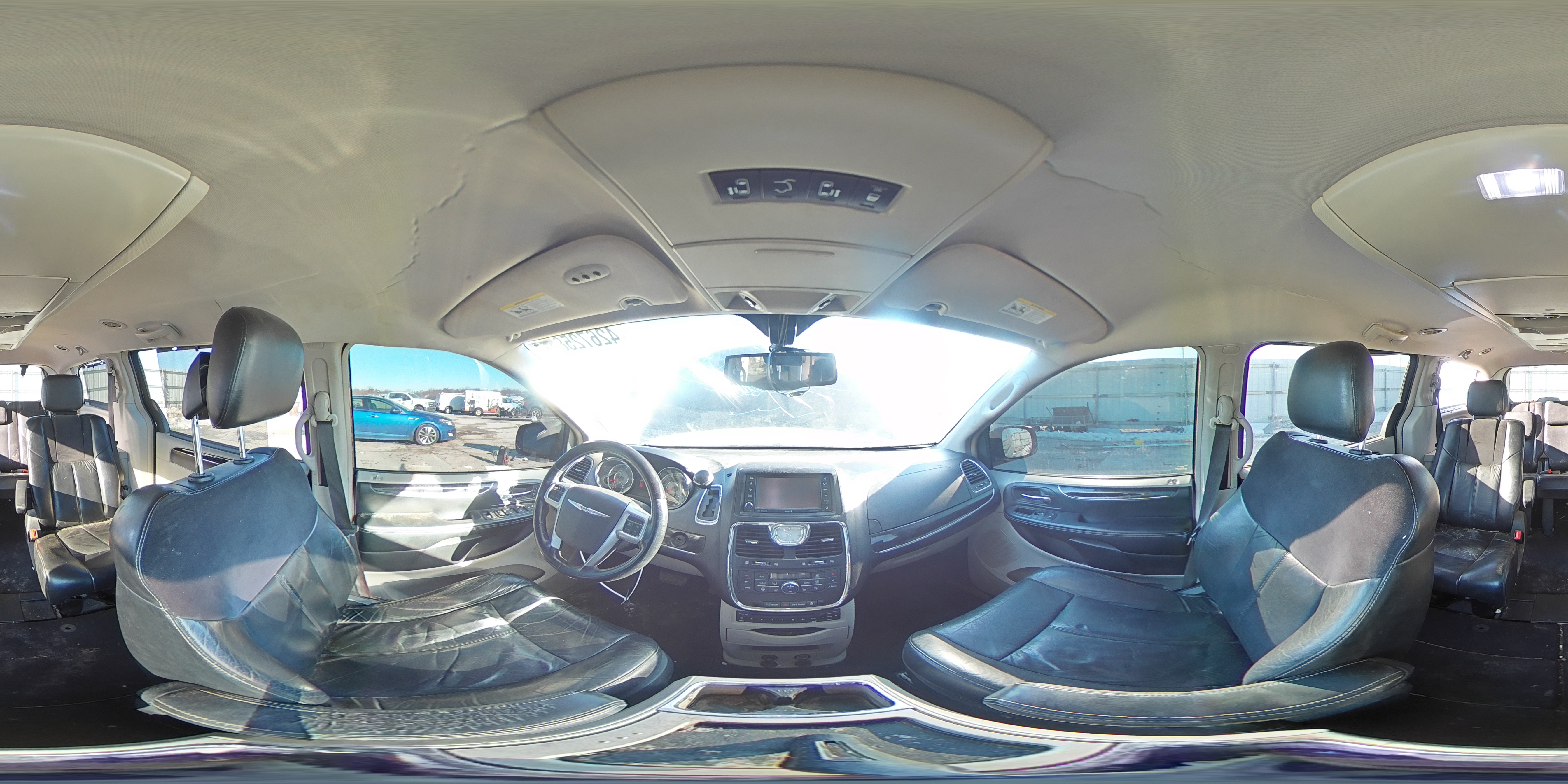 2013 Chrysler Town & Country - Image 14