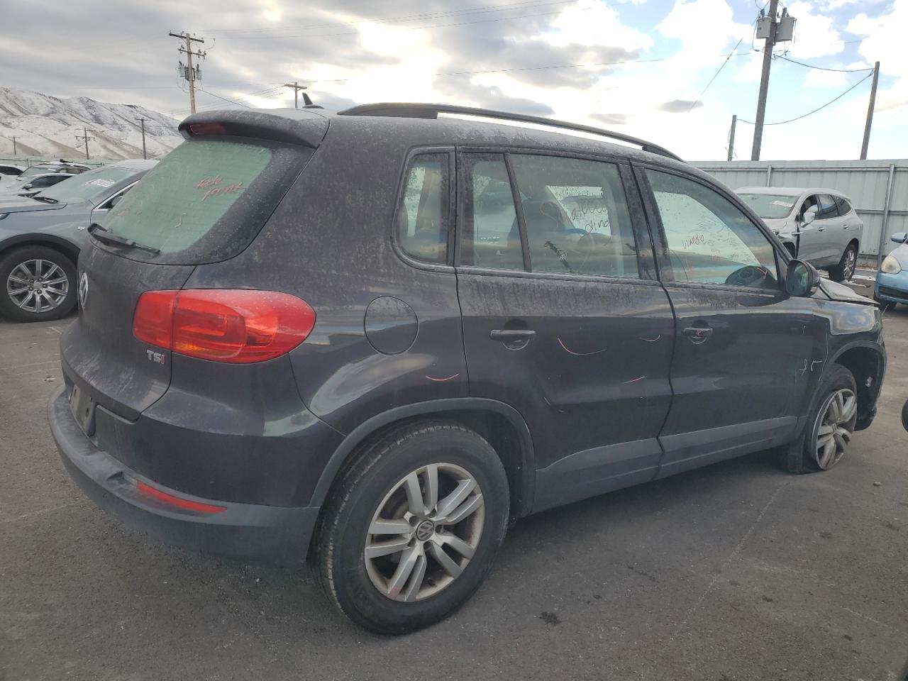 2016 Volkswagen Tiguan - Image 3