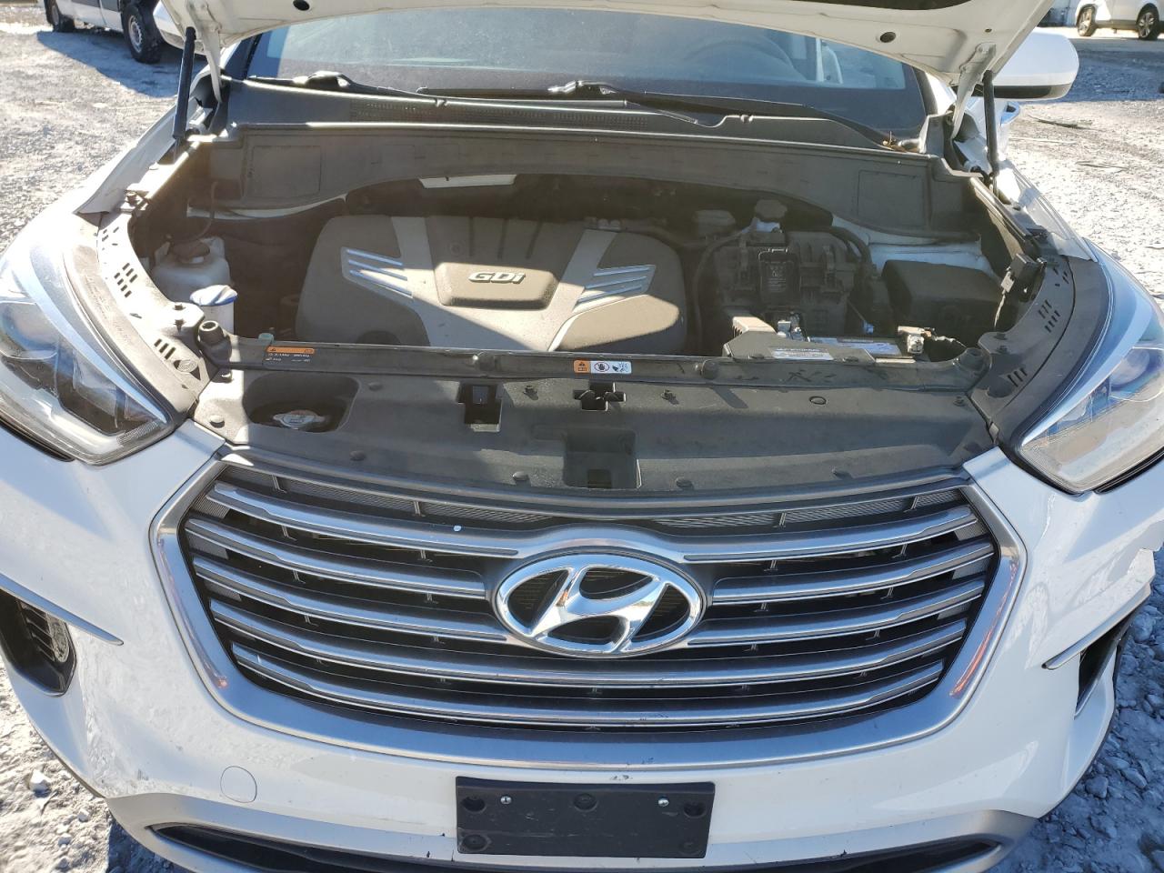 2017 Hyundai Santa Fe - Image 12
