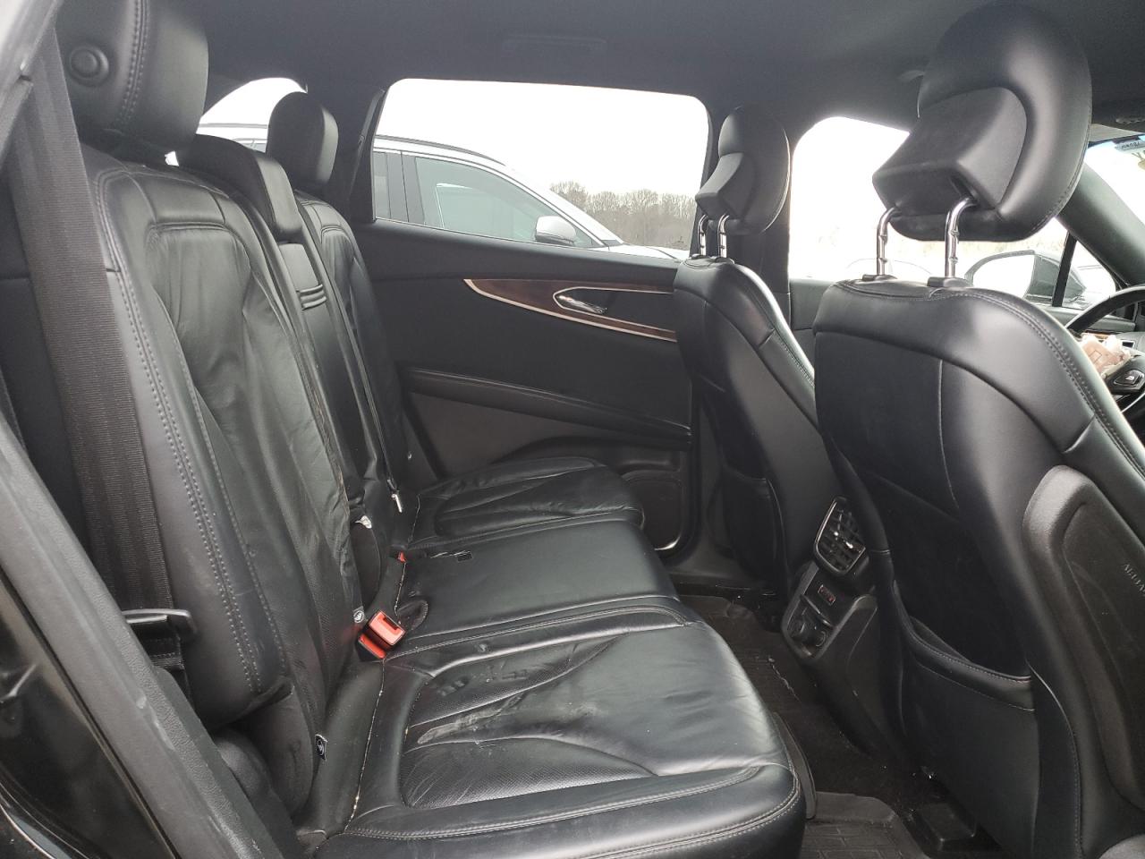 2018 Lincoln MKX - Image 11