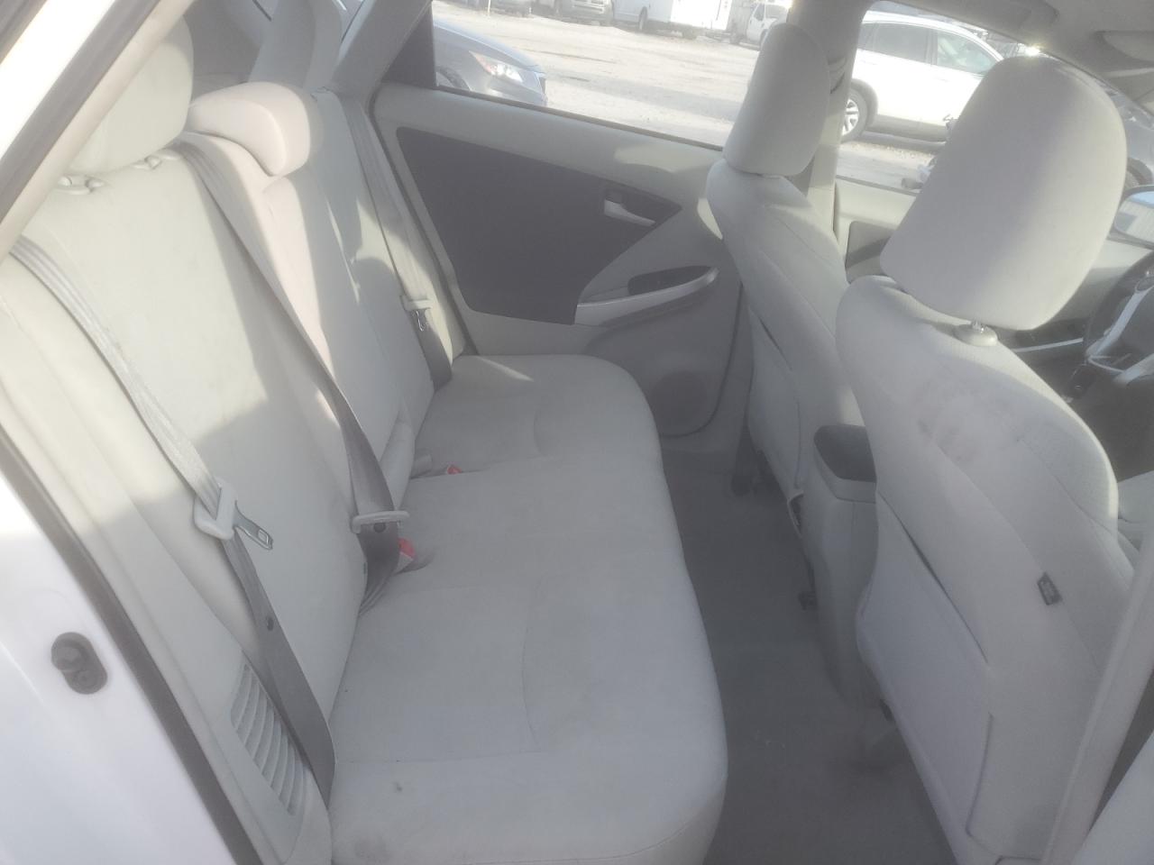 2010 Toyota Prius - Image 11