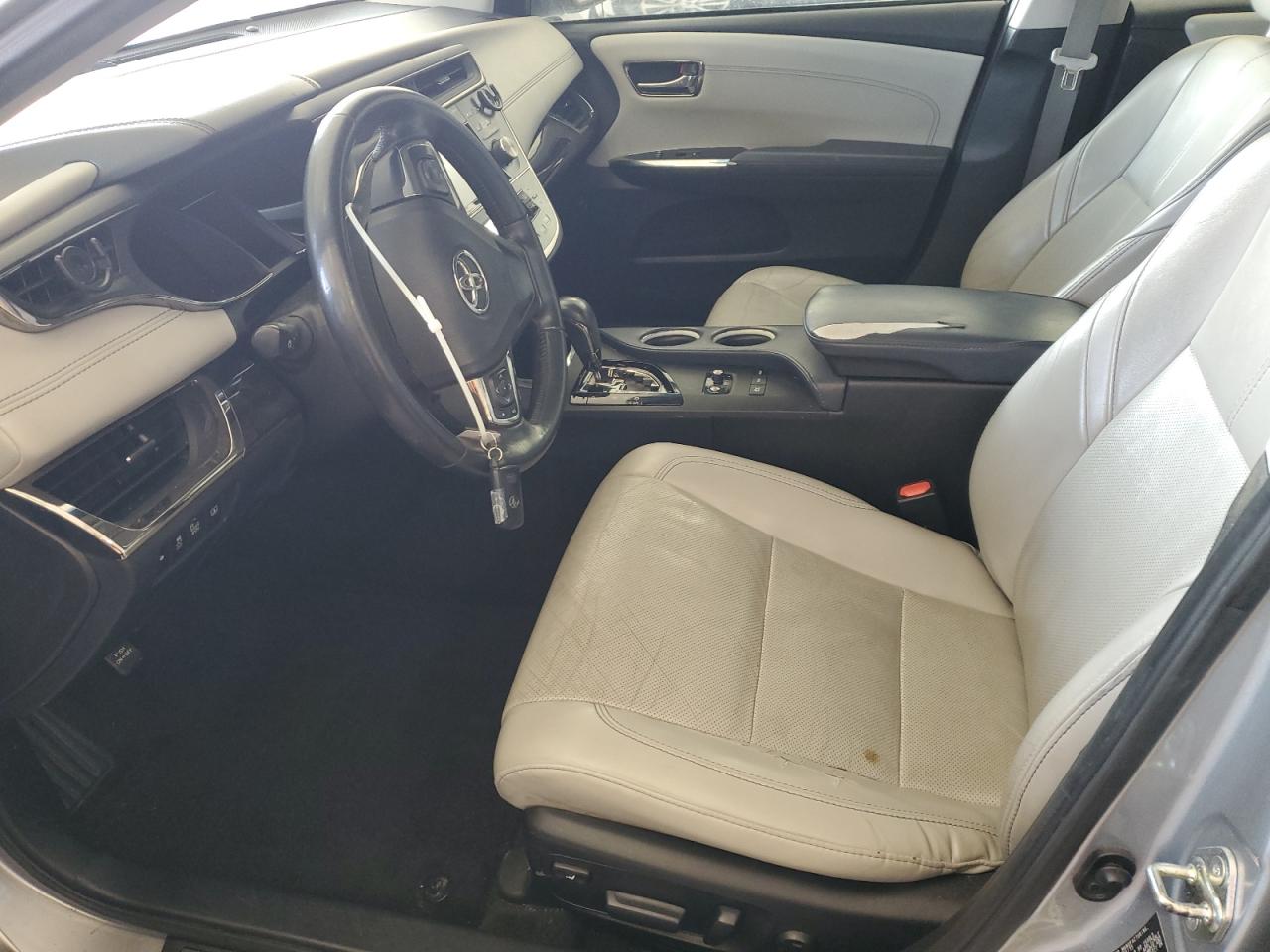 2015 Toyota Avalon - Image 7
