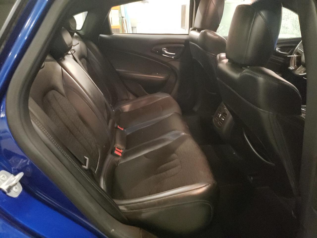2015 Chrysler 200 - Image 10