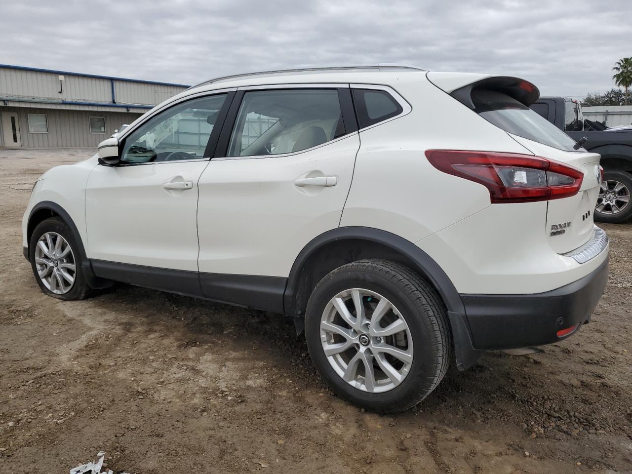 2020 Nissan Rogue - Image 2
