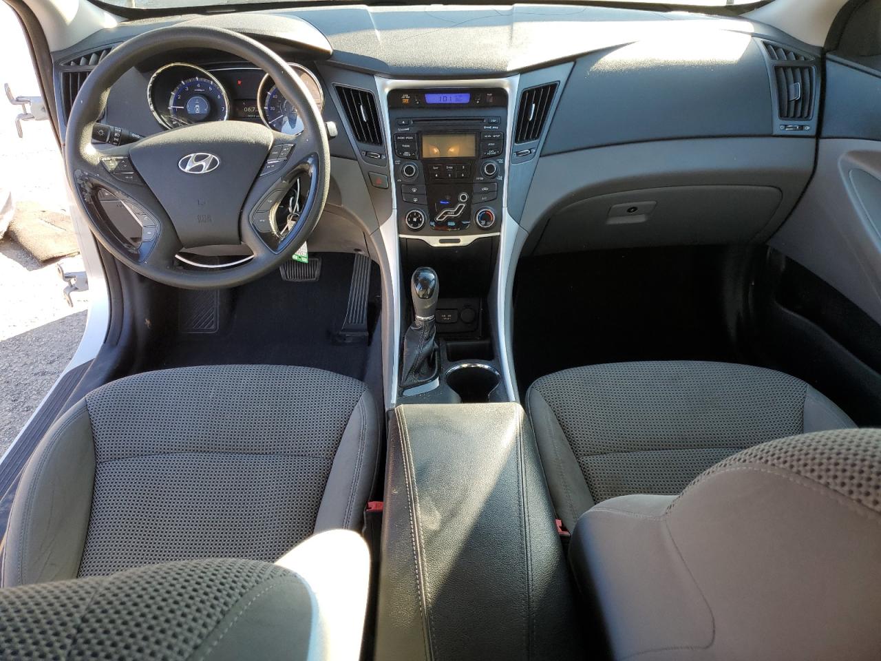 2012 Hyundai Sonata - Image 8