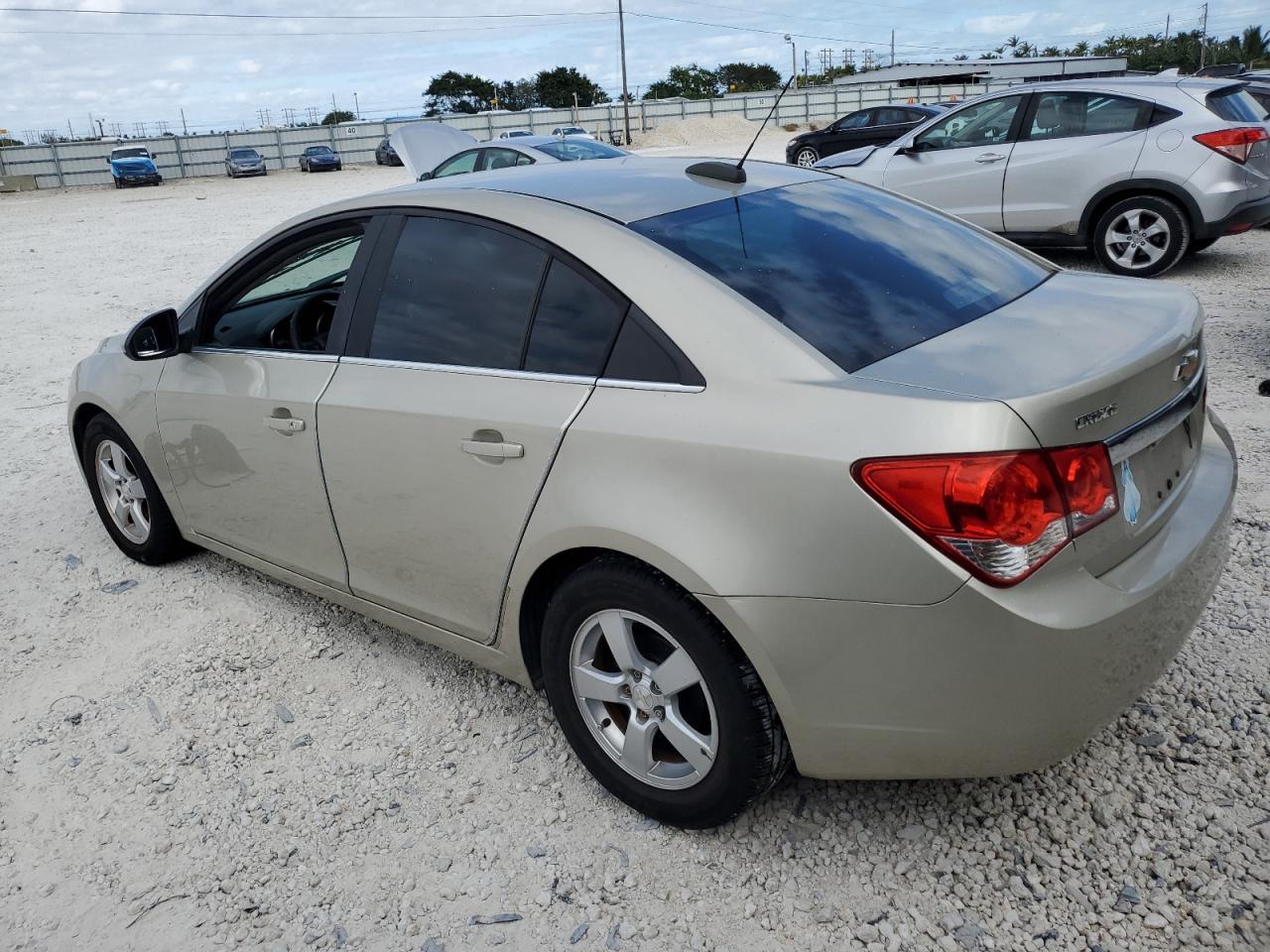 VIN 1G1PE5SB7G7207829 2016 CHEVROLET CRUZE no.2