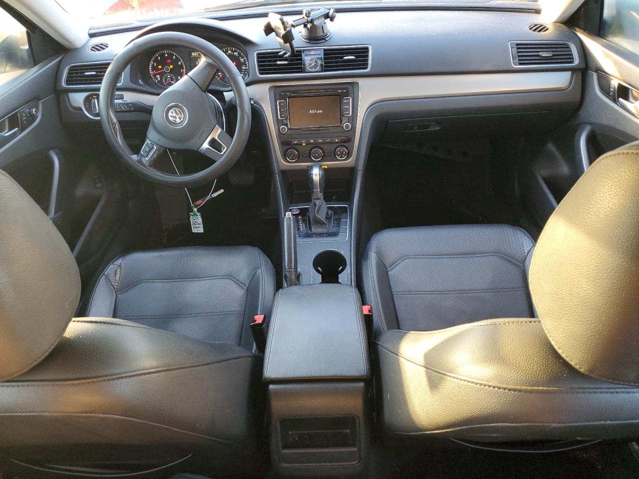 2015 Volkswagen Passat - Image 8