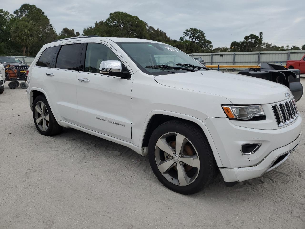2015 Jeep Grand Cherokee - Image 4