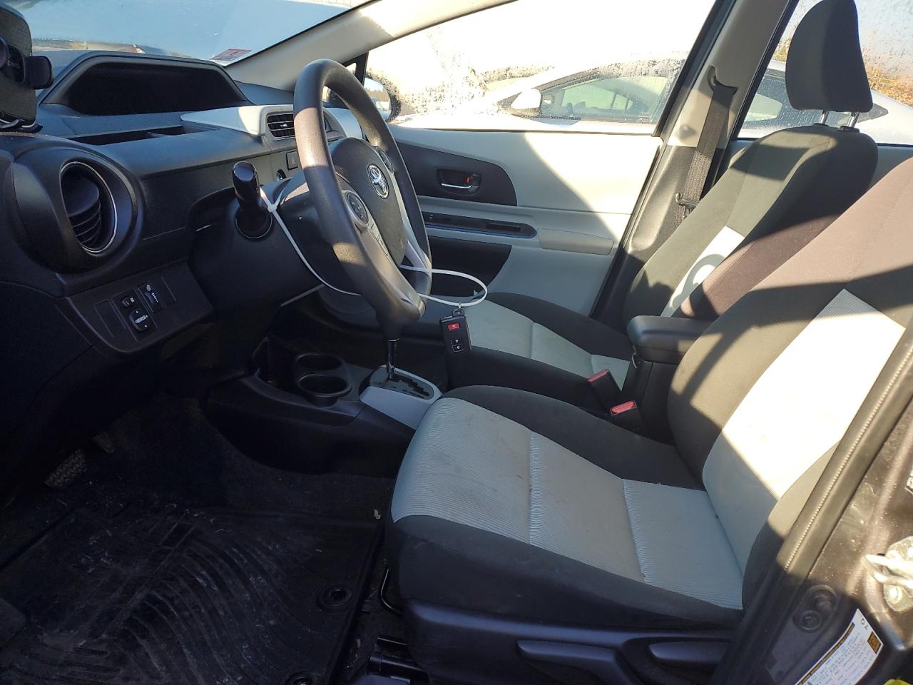 2012 Toyota Prius - Image 7