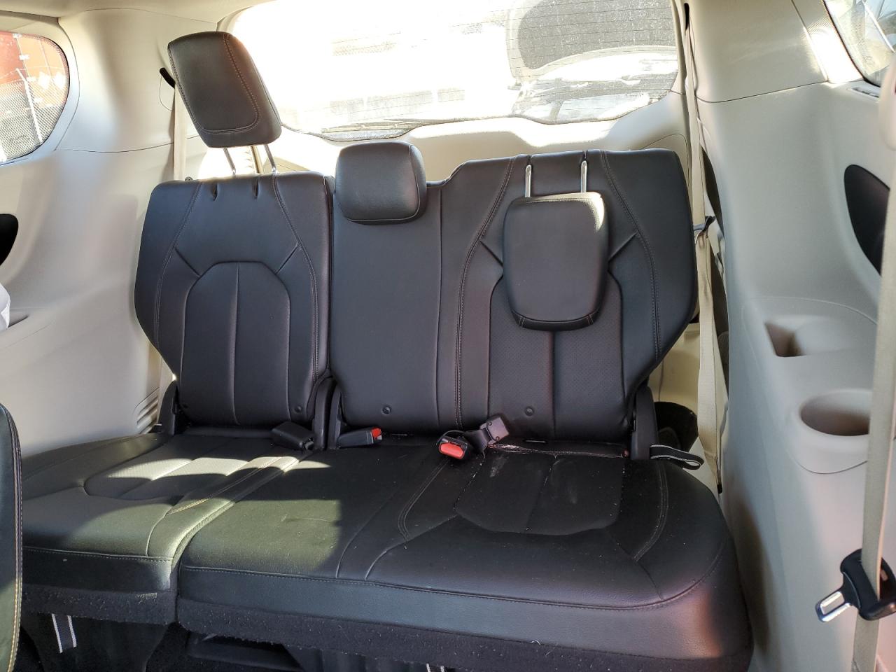 2019 Chrysler Pacifica - Image 10