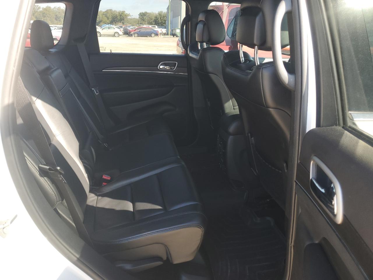 2018 Jeep Grand Cherokee - Image 11