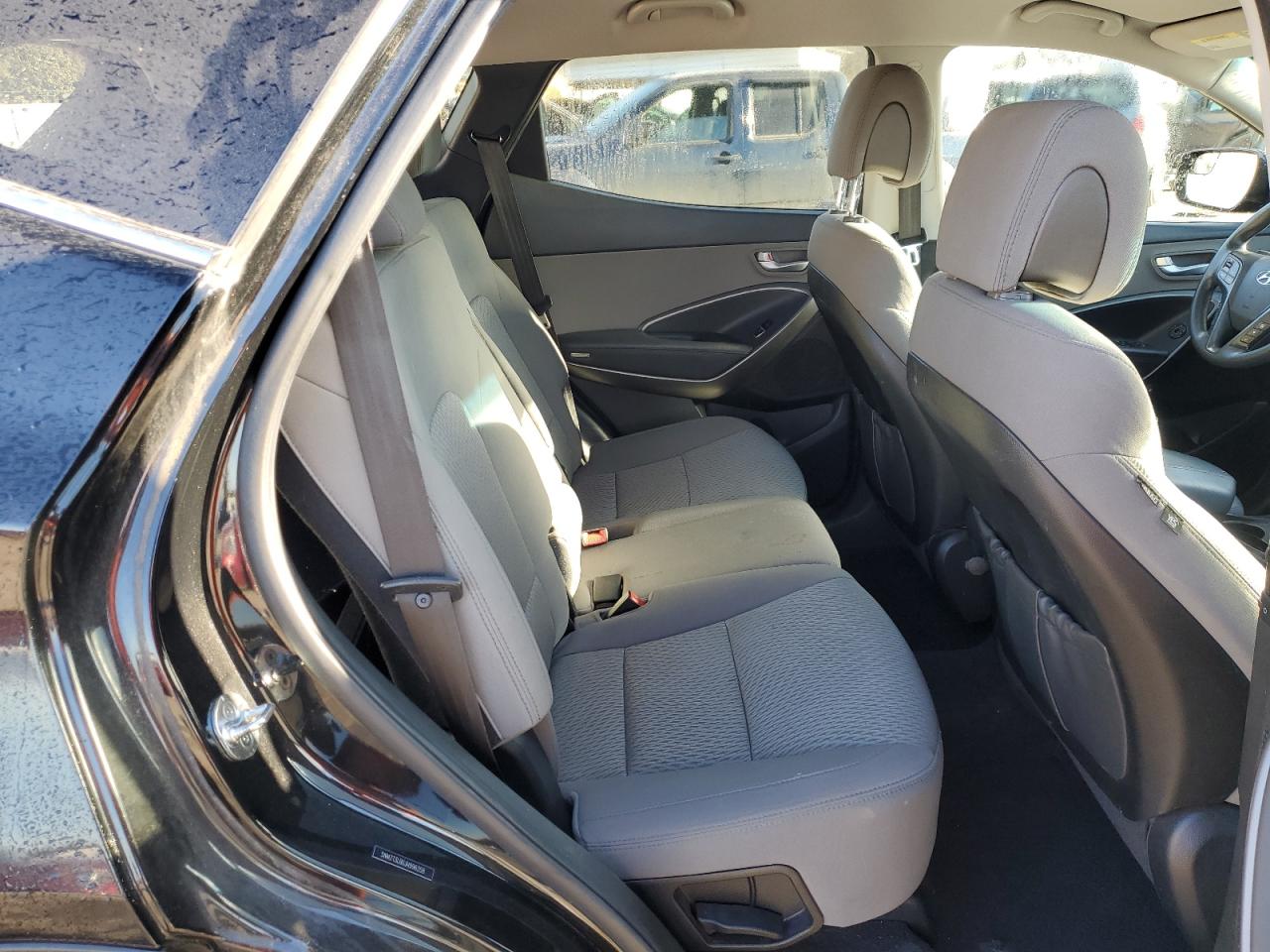 2018 Hyundai Santa Fe - Image 11