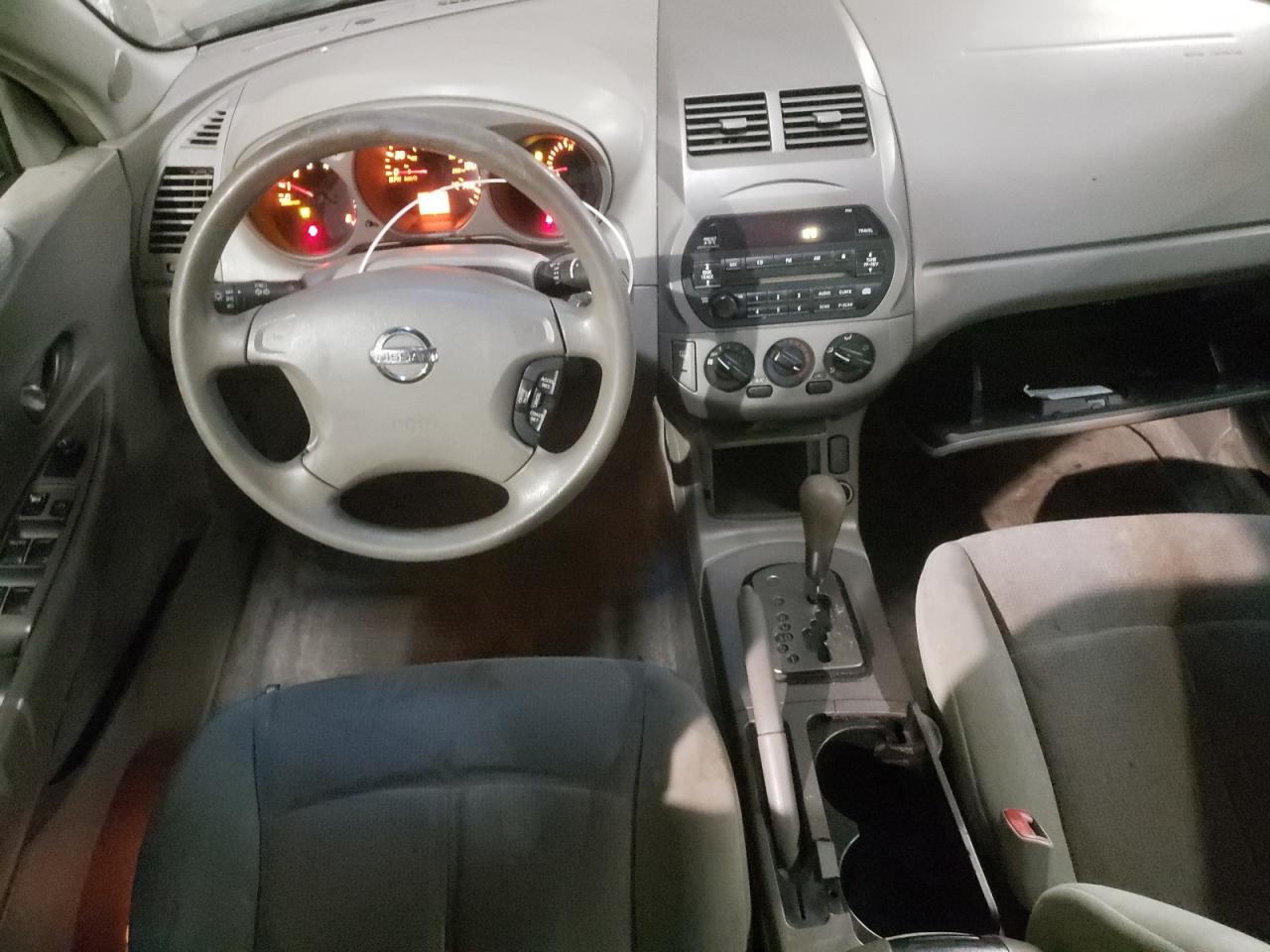 2002 Nissan Altima - Image 8