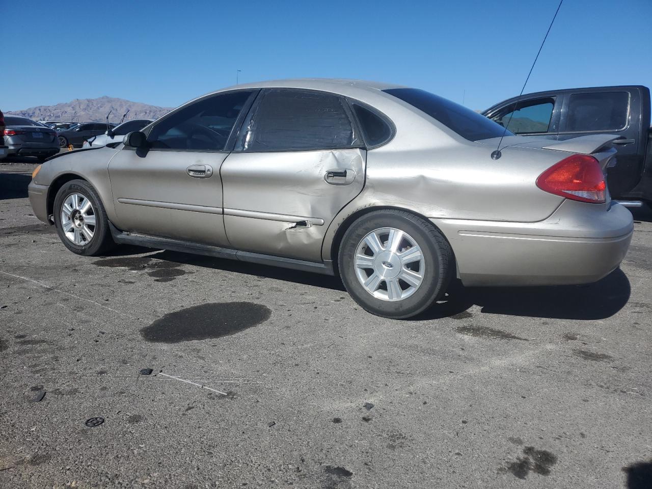 2007 Ford Taurus - Image 2