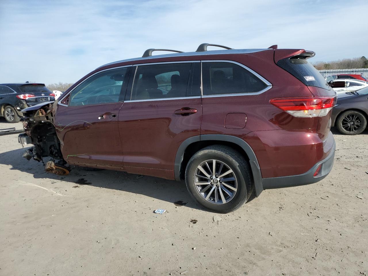 2017 Toyota Highlander - Image 2
