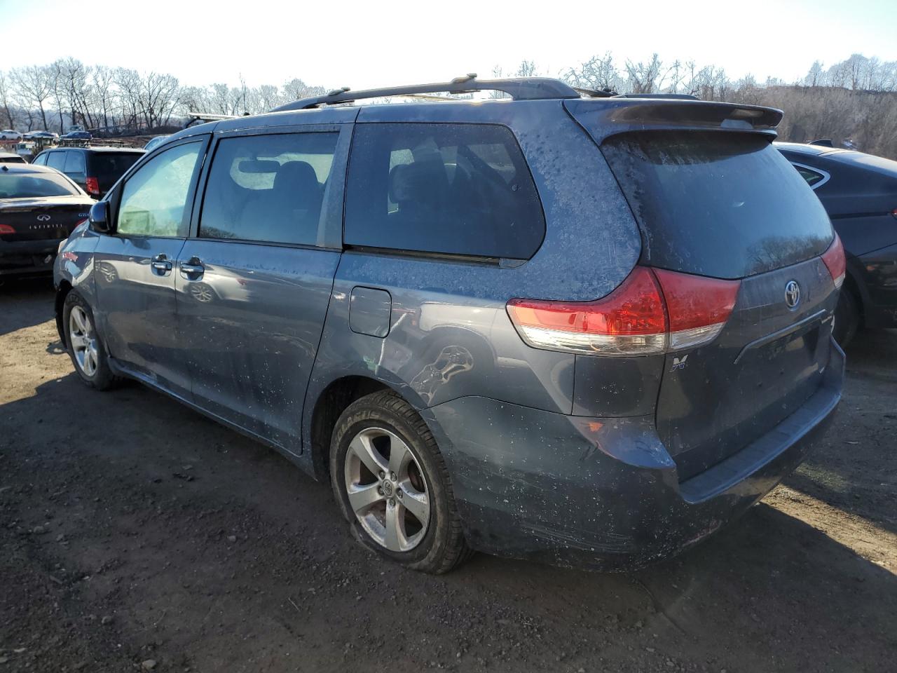 2013 Toyota Sienna - Image 2