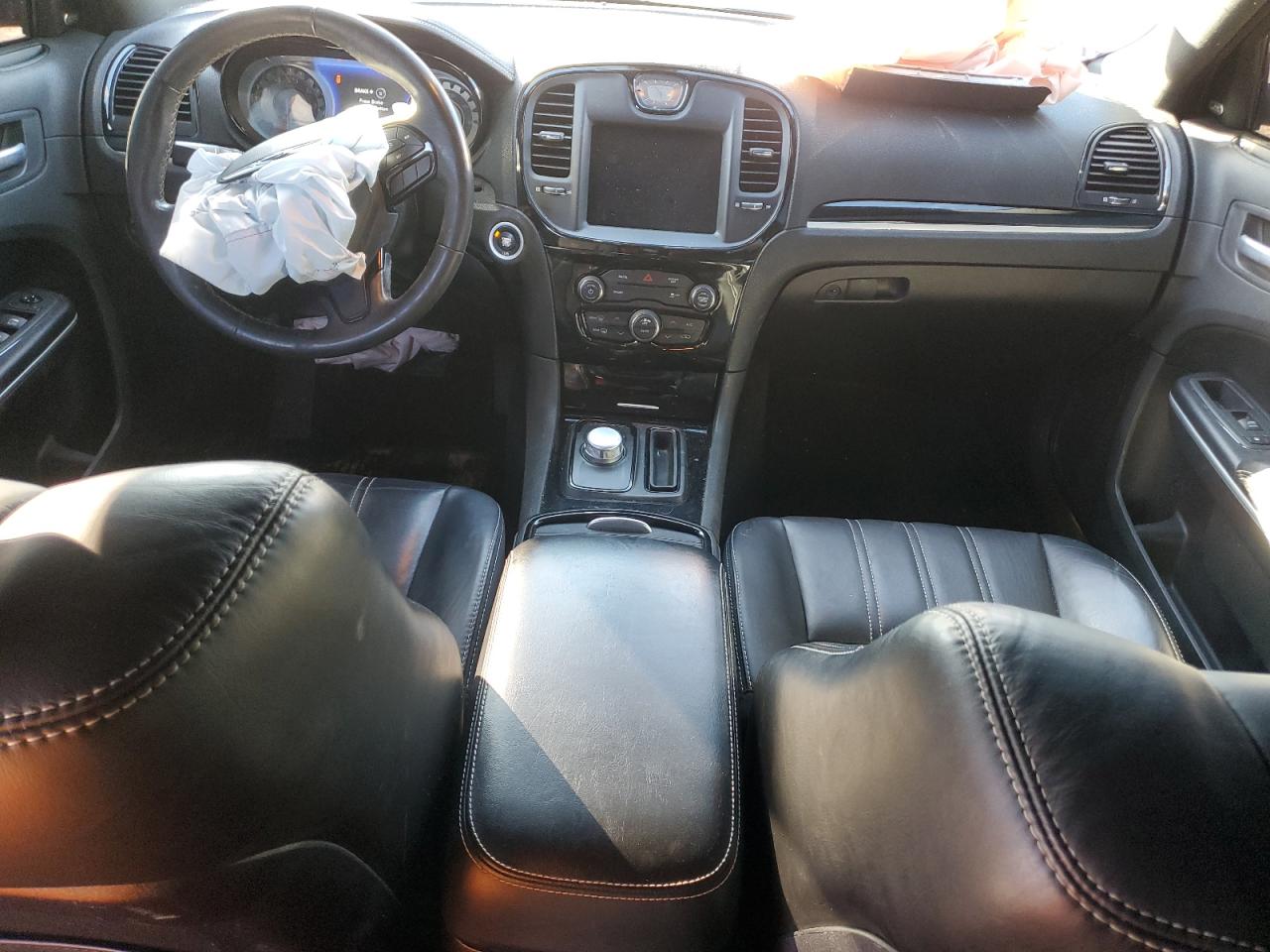 2019 Chrysler 300 - Image 8