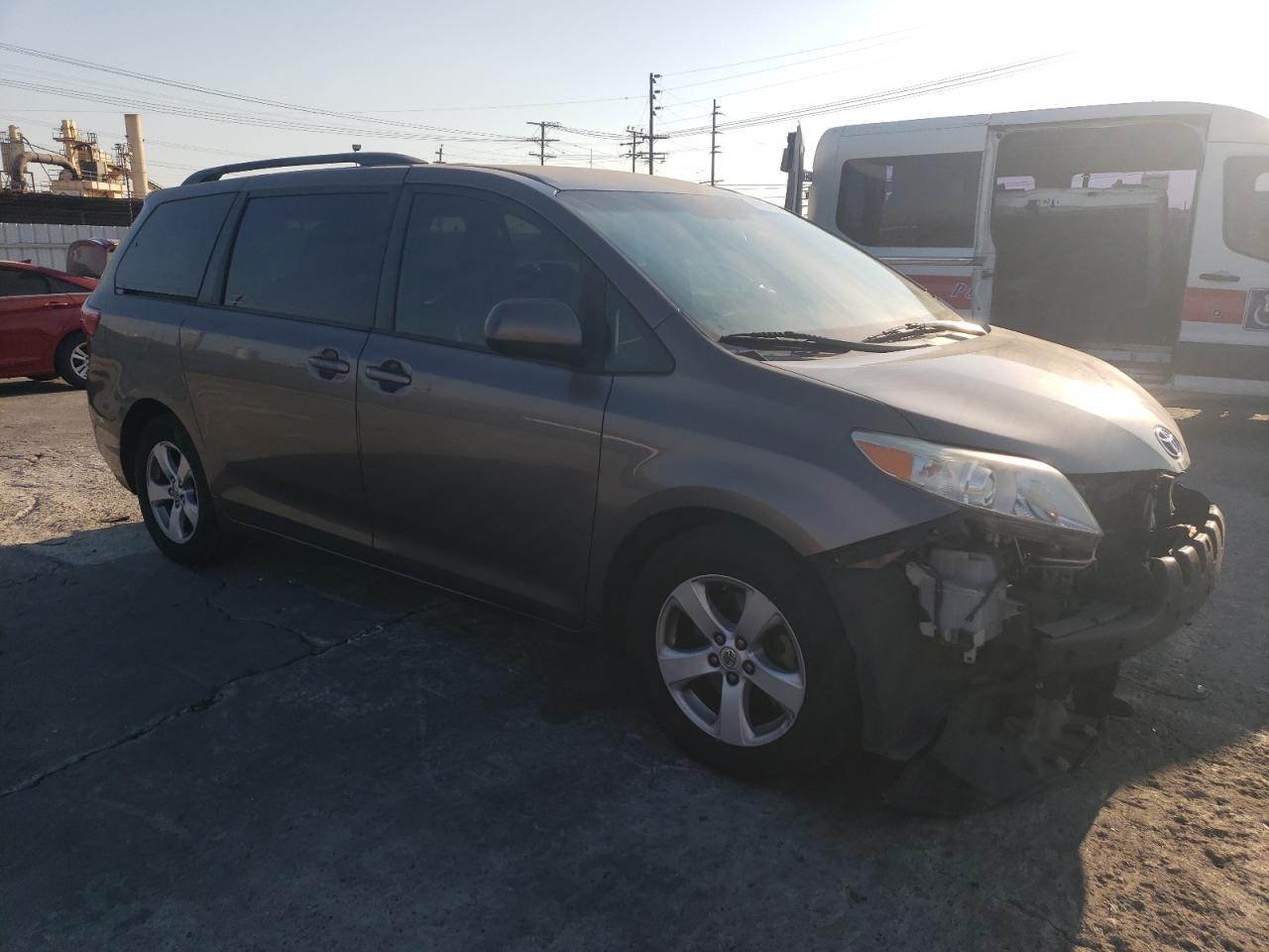 2017 Toyota Sienna - Image 4