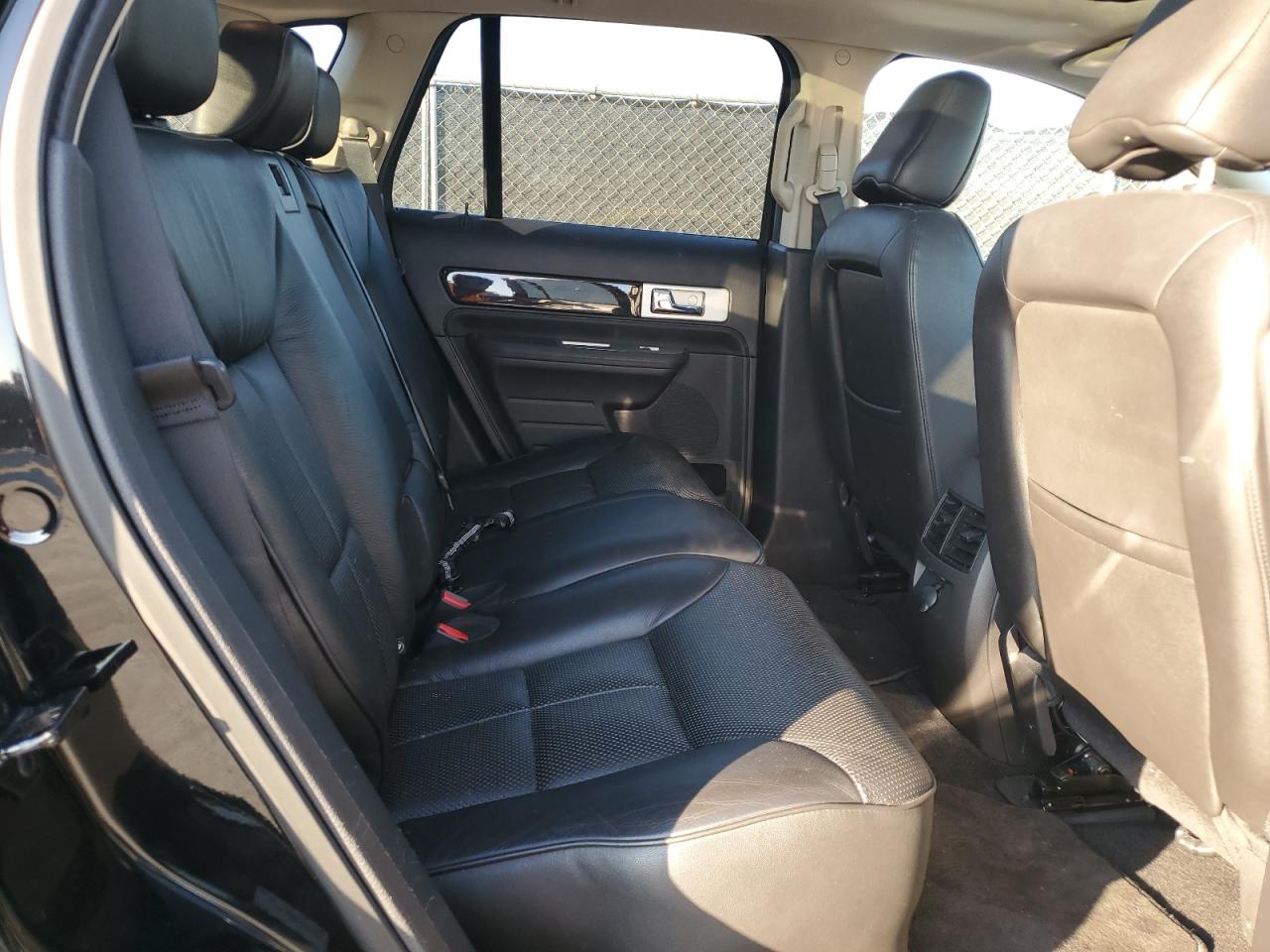 2009 Lincoln MKX - Image 11