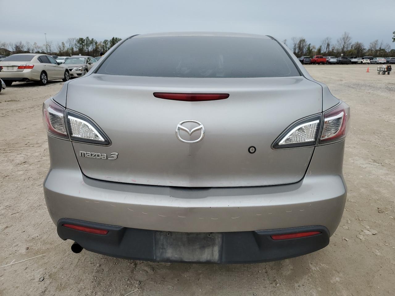 2011 Mazda 3 - Image 6