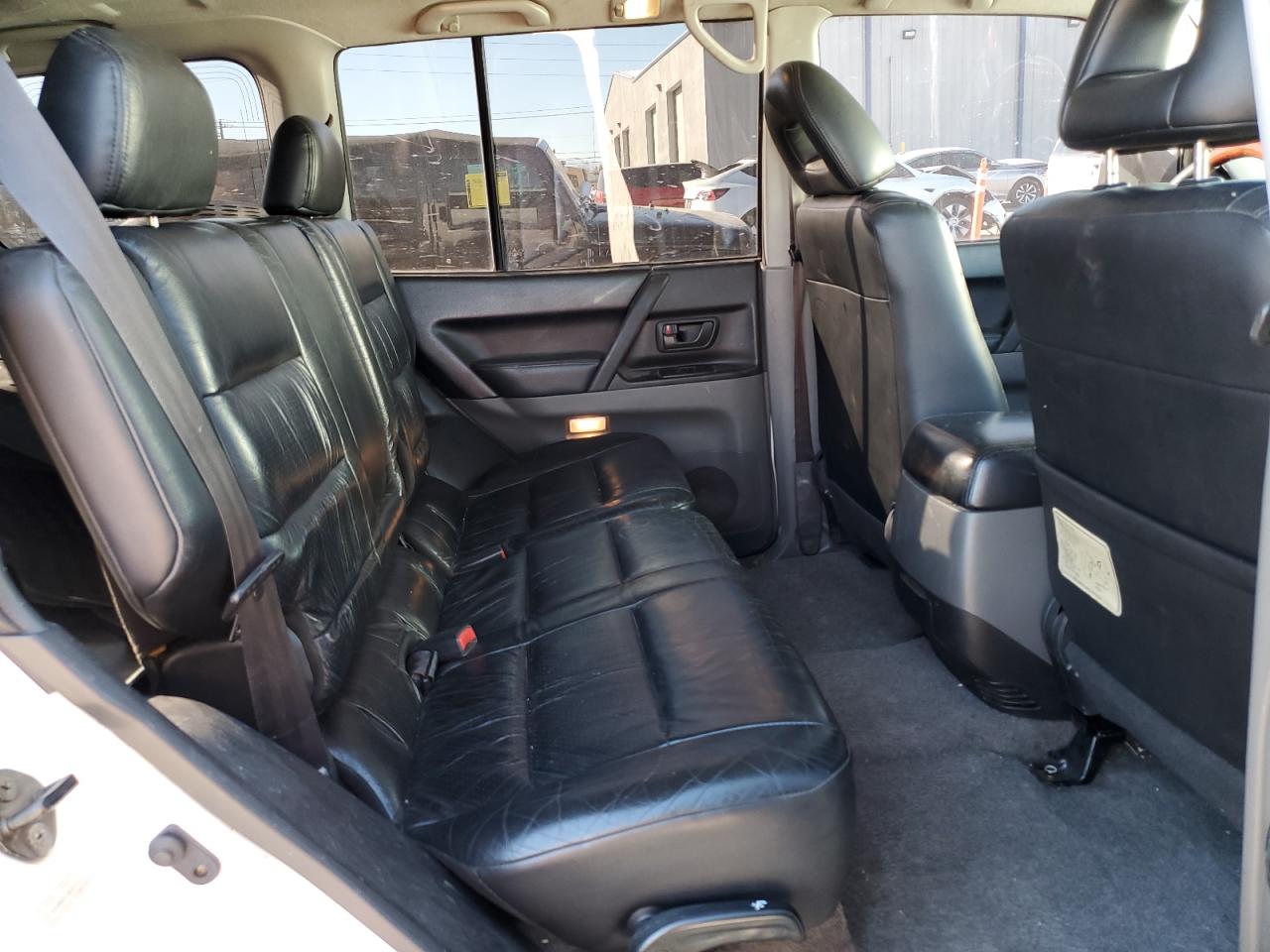 2001 Mitsubishi Montero - Image 12