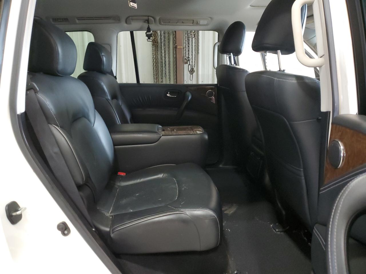 2017 Infiniti QX80 - Image 11