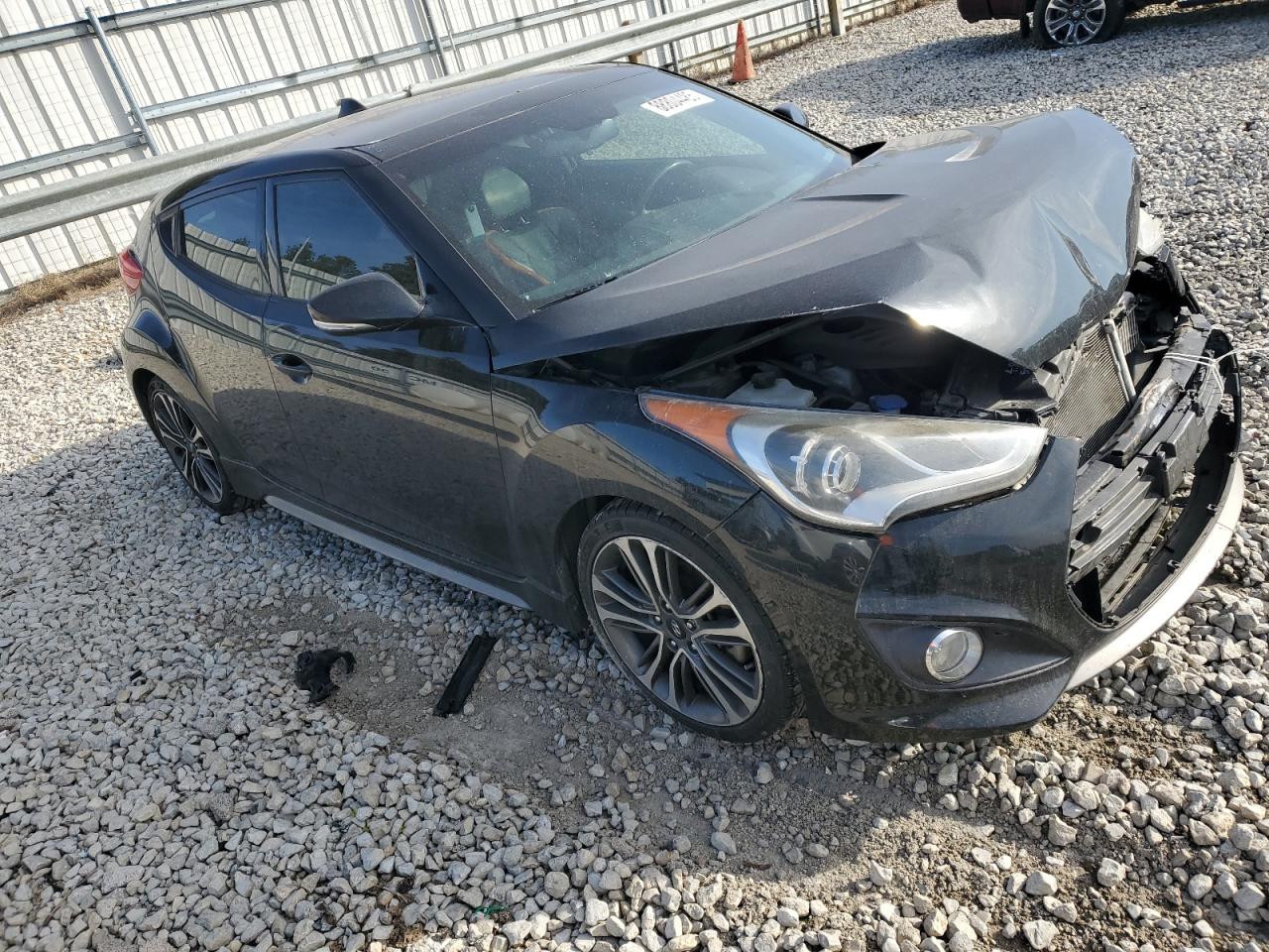 2016 Hyundai Veloster - Image 4