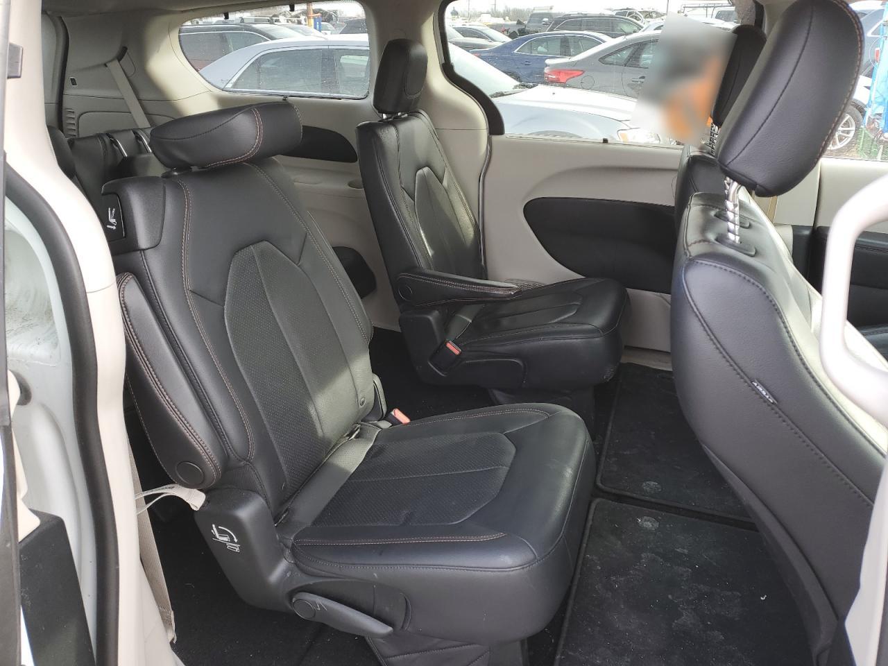 2018 Chrysler Pacifica - Image 10