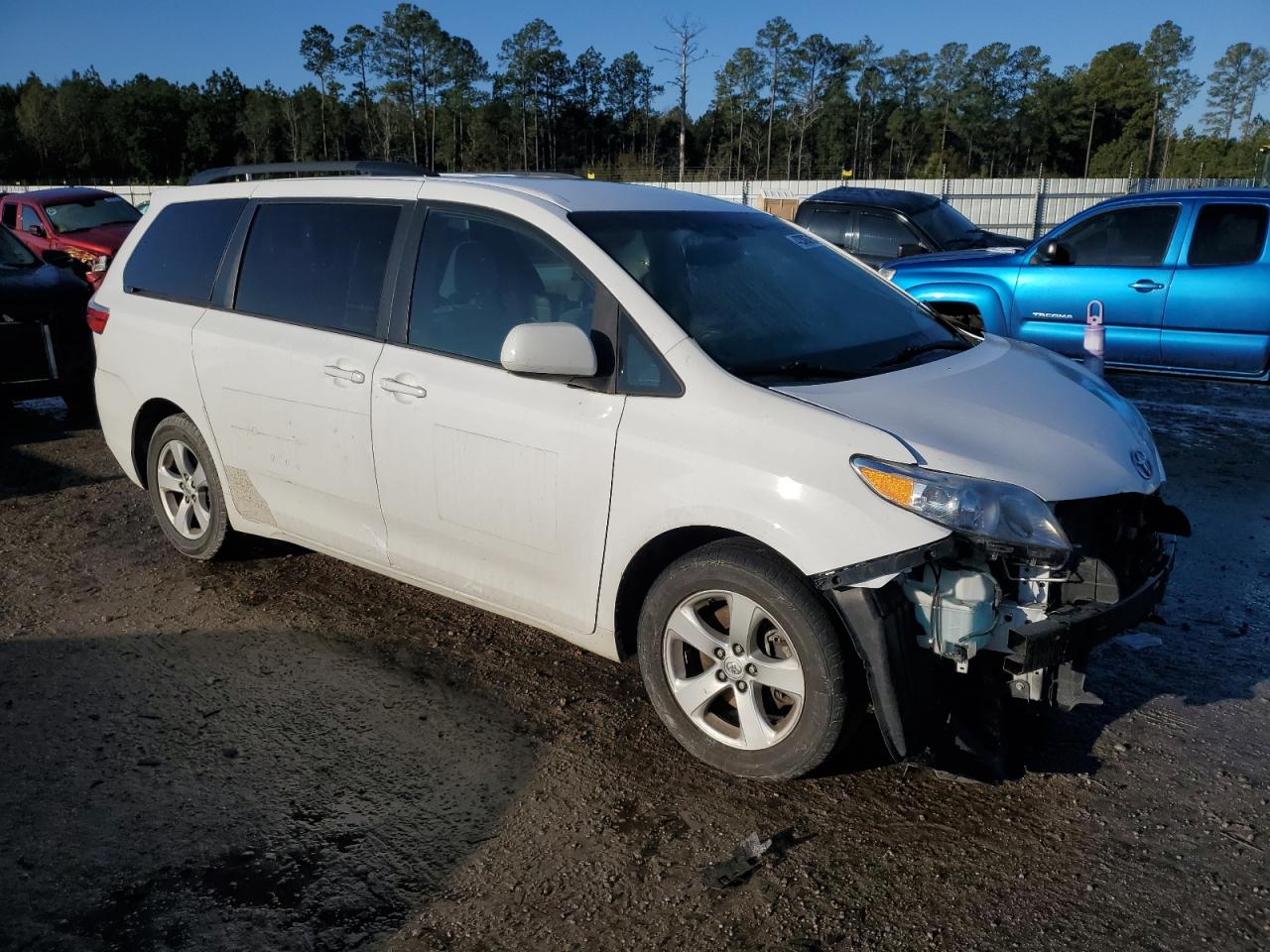 2015 Toyota Sienna - Image 4