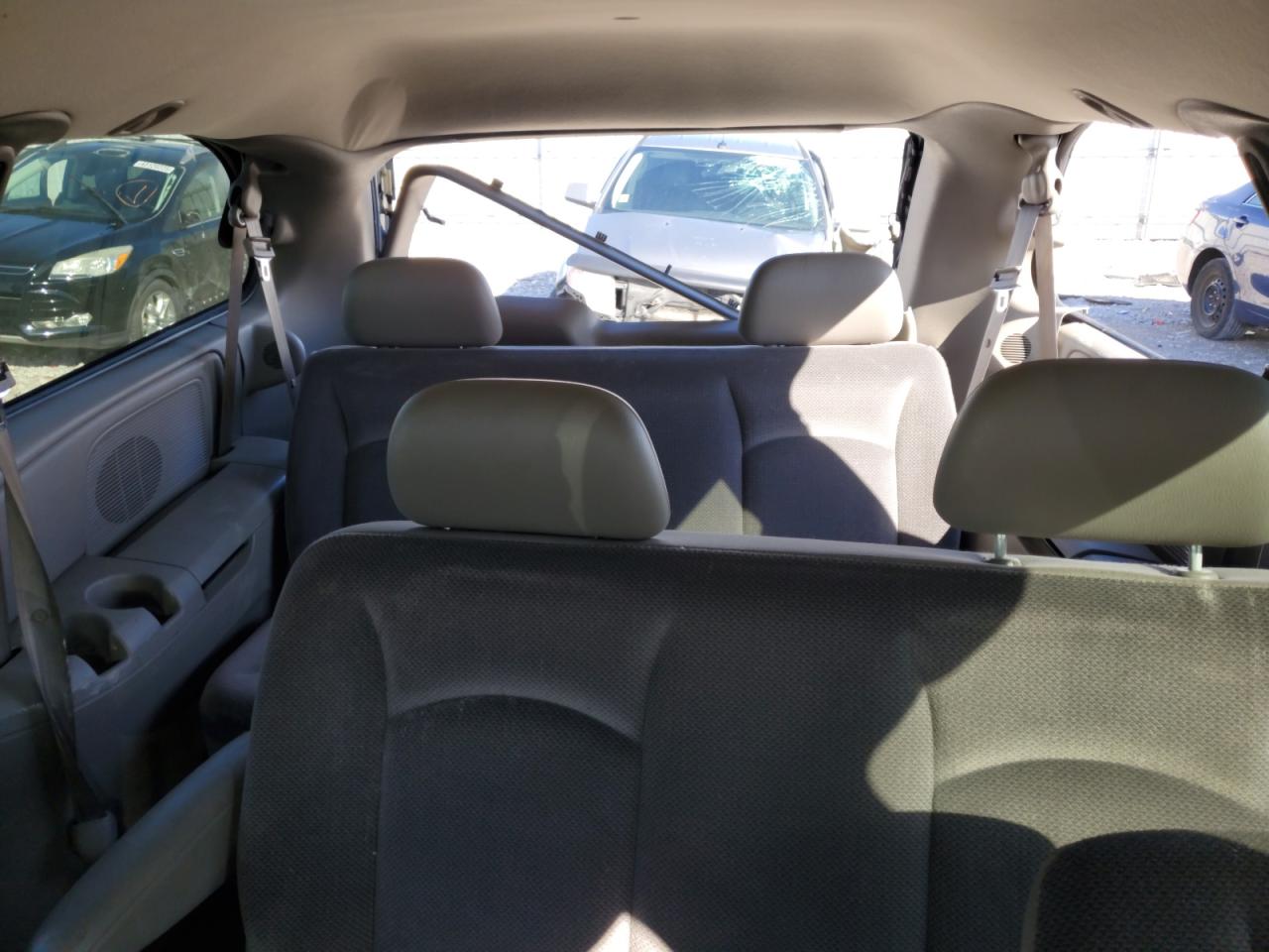 2003 Dodge Caravan - Image 10