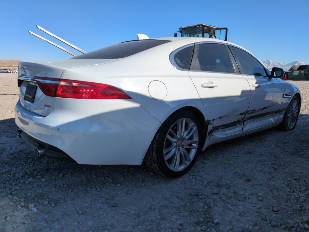 2016 Jaguar XF - Image 3